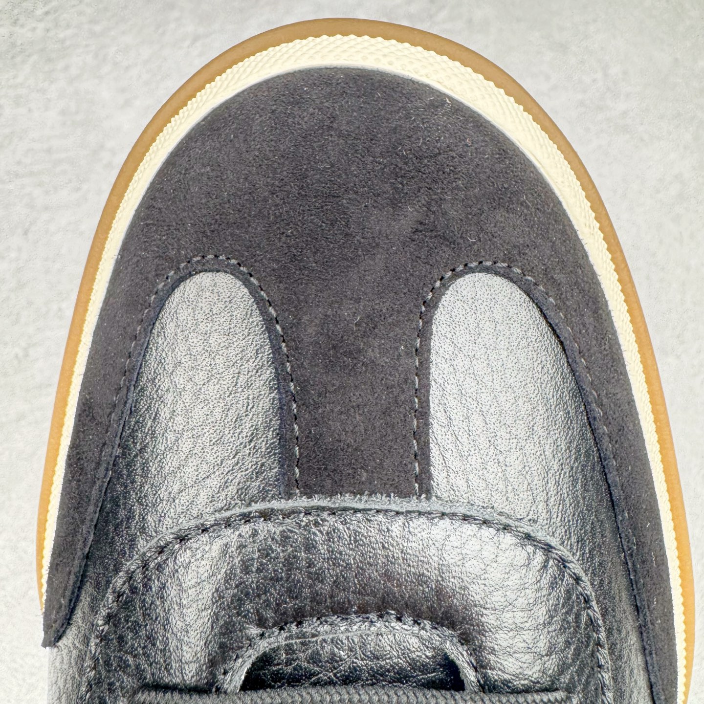 图片[17]-＃GD广顶 Loro Piana Tennis Walk Low 生活系列低帮复古百搭德训风休闲运动板鞋 意大利顶级奢侈品牌·诺悠翩雅 这款新款绒面革网球鞋采用超低帮设计 适合全年穿着 并具有防水性能 包边鞋底营造轻松迷人的色彩组合 将功能性与低调个性风格和谐融合 打造都市着装的理想鞋履选择 鞋跟处饰以Kummel色嵌片 柔软小牛皮鞋舌 压印LP徽标 棉质鞋带 材质：鞋面：牛剖层绒面革 鞋底：橡胶 衬里：牛皮革 尺码：37 38 39 40 41 42 43 44 45-选品中心