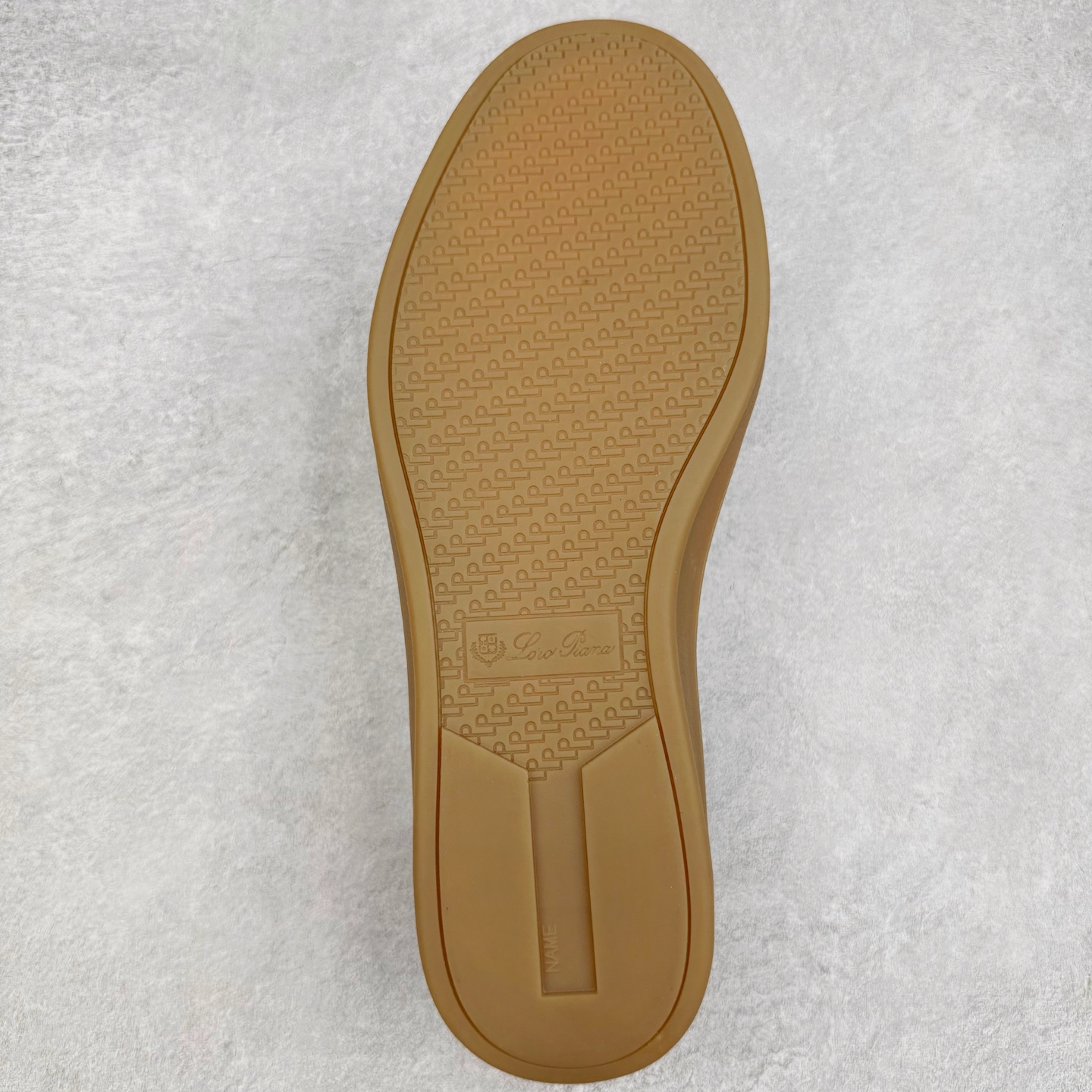 图片[9]-＃GD广顶 Loro Piana Tennis Walk Low 生活系列低帮复古百搭德训风休闲运动板鞋 意大利顶级奢侈品牌·诺悠翩雅 这款新款绒面革网球鞋采用超低帮设计 适合全年穿着 并具有防水性能 包边鞋底营造轻松迷人的色彩组合 将功能性与低调个性风格和谐融合 打造都市着装的理想鞋履选择 鞋跟处饰以Kummel色嵌片 柔软小牛皮鞋舌 压印LP徽标 棉质鞋带 材质：鞋面：牛剖层绒面革 鞋底：橡胶 衬里：牛皮革 尺码：37 38 39 40 41 42 43 44 45-选品中心