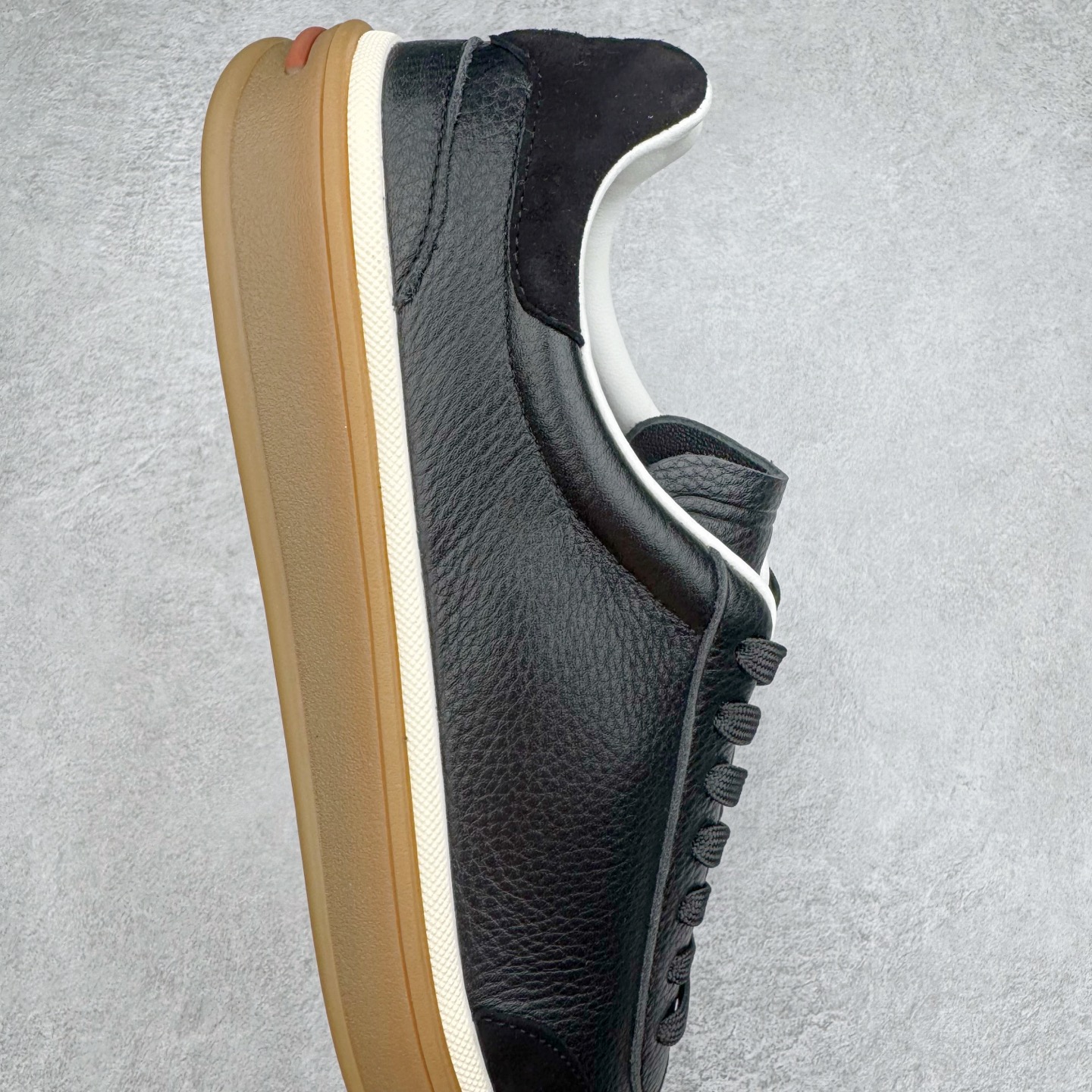 图片[6]-＃GD广顶 Loro Piana Tennis Walk Low 生活系列低帮复古百搭德训风休闲运动板鞋 意大利顶级奢侈品牌·诺悠翩雅 这款新款绒面革网球鞋采用超低帮设计 适合全年穿着 并具有防水性能 包边鞋底营造轻松迷人的色彩组合 将功能性与低调个性风格和谐融合 打造都市着装的理想鞋履选择 鞋跟处饰以Kummel色嵌片 柔软小牛皮鞋舌 压印LP徽标 棉质鞋带 材质：鞋面：牛剖层绒面革 鞋底：橡胶 衬里：牛皮革 尺码：37 38 39 40 41 42 43 44 45-选品中心