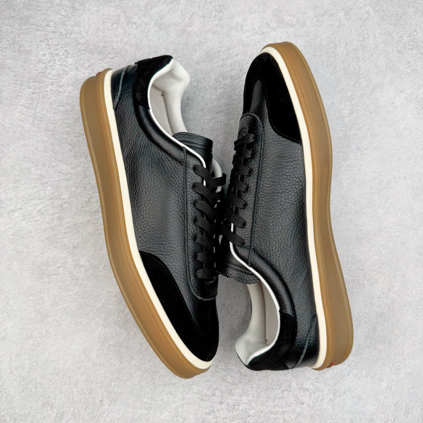 图片[3]-＃GD广顶 Loro Piana Tennis Walk Low 生活系列低帮复古百搭德训风休闲运动板鞋 意大利顶级奢侈品牌·诺悠翩雅 这款新款绒面革网球鞋采用超低帮设计 适合全年穿着 并具有防水性能 包边鞋底营造轻松迷人的色彩组合 将功能性与低调个性风格和谐融合 打造都市着装的理想鞋履选择 鞋跟处饰以Kummel色嵌片 柔软小牛皮鞋舌 压印LP徽标 棉质鞋带 材质：鞋面：牛剖层绒面革 鞋底：橡胶 衬里：牛皮革 尺码：37 38 39 40 41 42 43 44 45-选品中心