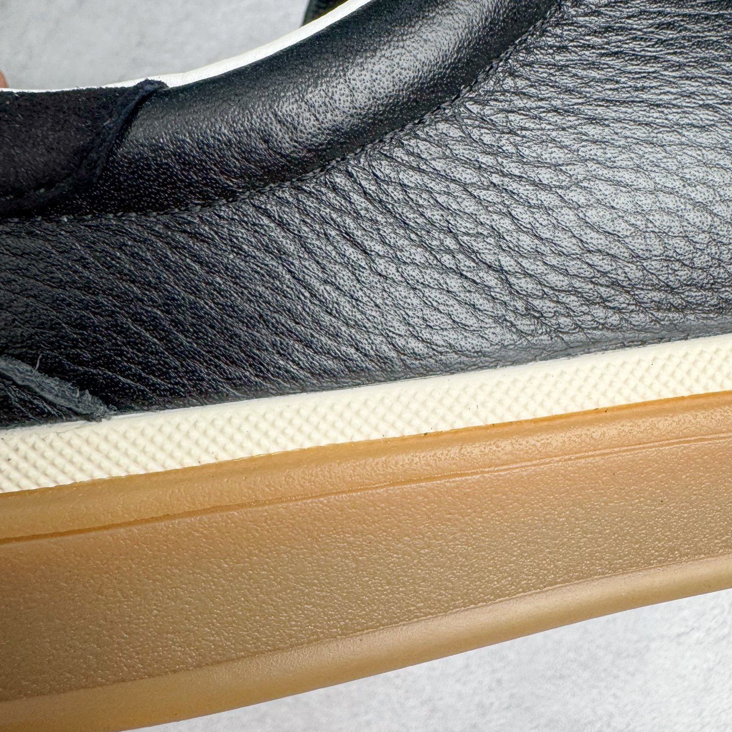 图片[18]-＃GD广顶 Loro Piana Tennis Walk Low 生活系列低帮复古百搭德训风休闲运动板鞋 意大利顶级奢侈品牌·诺悠翩雅 这款新款绒面革网球鞋采用超低帮设计 适合全年穿着 并具有防水性能 包边鞋底营造轻松迷人的色彩组合 将功能性与低调个性风格和谐融合 打造都市着装的理想鞋履选择 鞋跟处饰以Kummel色嵌片 柔软小牛皮鞋舌 压印LP徽标 棉质鞋带 材质：鞋面：牛剖层绒面革 鞋底：橡胶 衬里：牛皮革 尺码：37 38 39 40 41 42 43 44 45-选品中心