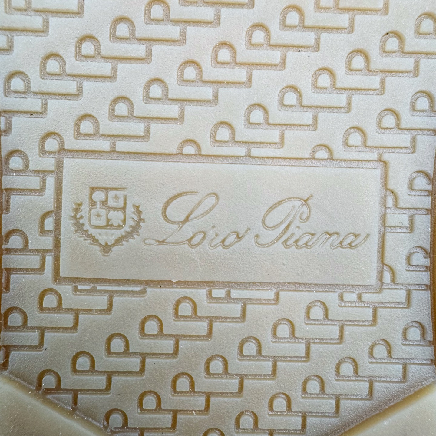 图片[21]-＃GD广顶 Loro Piana Tennis Walk Low 生活系列低帮复古百搭德训风休闲运动板鞋 意大利顶级奢侈品牌·诺悠翩雅 这款新款绒面革网球鞋采用超低帮设计 适合全年穿着 并具有防水性能 包边鞋底营造轻松迷人的色彩组合 将功能性与低调个性风格和谐融合 打造都市着装的理想鞋履选择 鞋跟处饰以Kummel色嵌片 柔软小牛皮鞋舌 压印LP徽标 棉质鞋带 材质：鞋面：牛剖层绒面革 鞋底：橡胶 衬里：牛皮革 尺码：37 38 39 40 41 42 43 44 45-选品中心