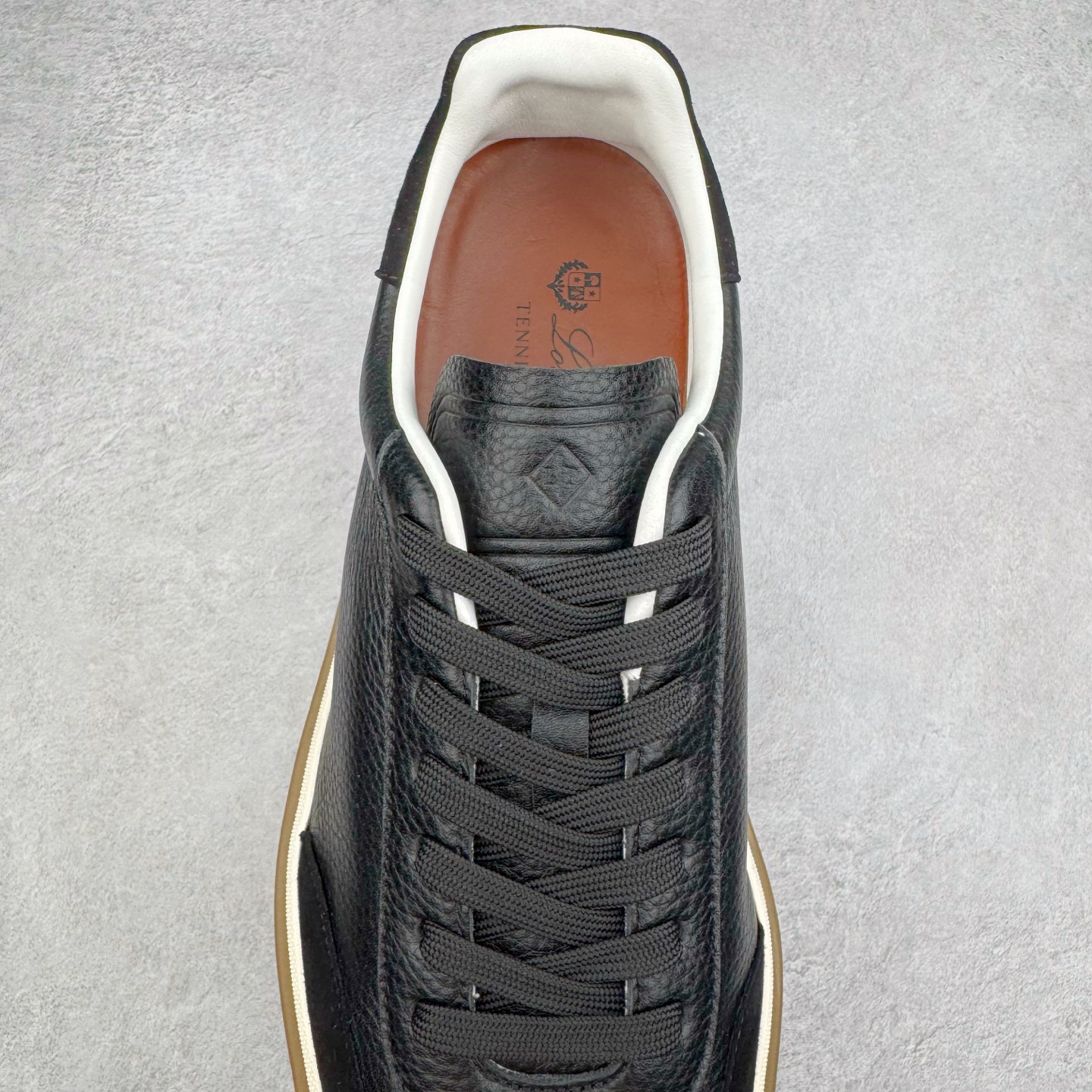 图片[5]-＃GD广顶 Loro Piana Tennis Walk Low 生活系列低帮复古百搭德训风休闲运动板鞋 意大利顶级奢侈品牌·诺悠翩雅 这款新款绒面革网球鞋采用超低帮设计 适合全年穿着 并具有防水性能 包边鞋底营造轻松迷人的色彩组合 将功能性与低调个性风格和谐融合 打造都市着装的理想鞋履选择 鞋跟处饰以Kummel色嵌片 柔软小牛皮鞋舌 压印LP徽标 棉质鞋带 材质：鞋面：牛剖层绒面革 鞋底：橡胶 衬里：牛皮革 尺码：37 38 39 40 41 42 43 44 45-选品中心