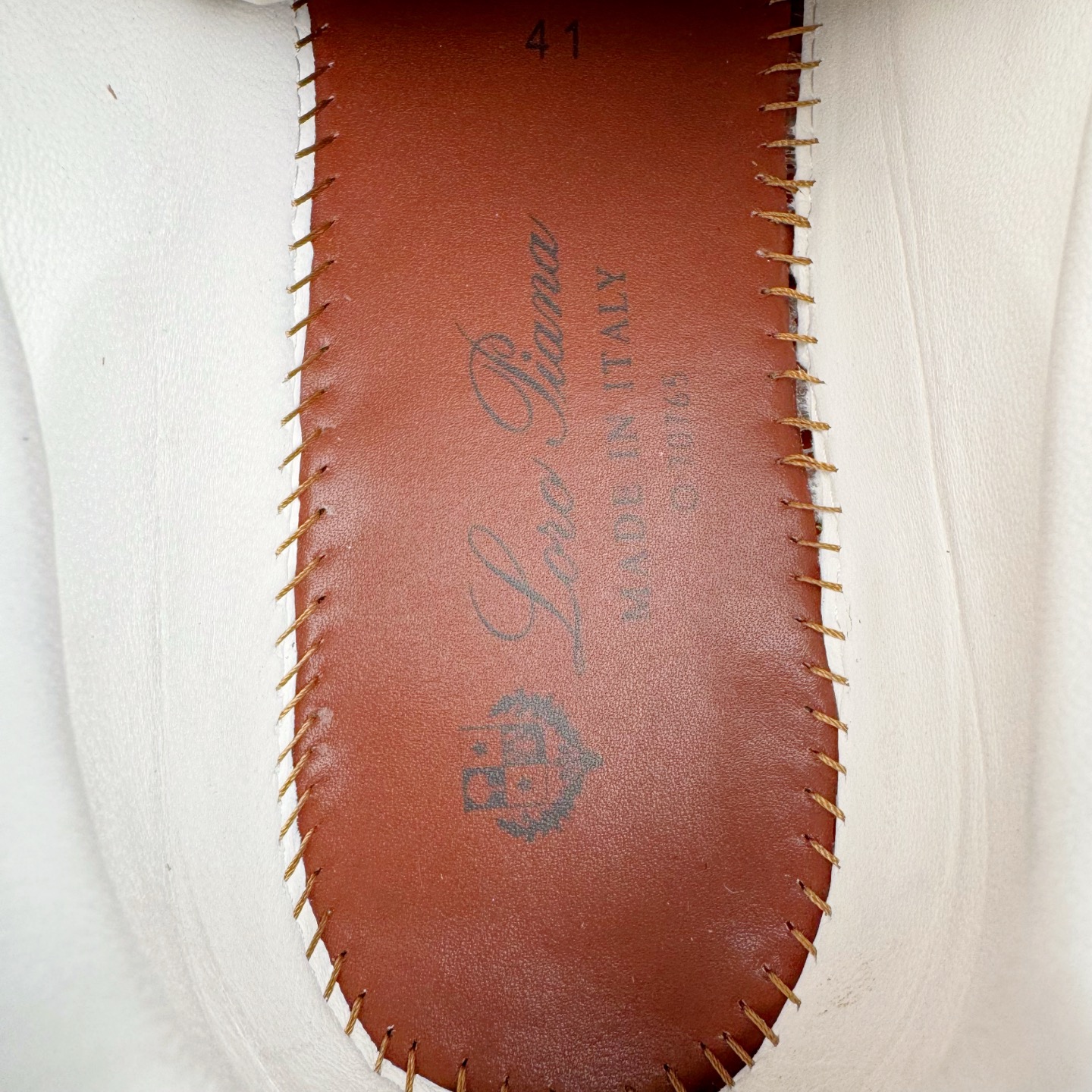 图片[12]-＃GD广顶 Loro Piana Tennis Walk Low 生活系列低帮复古百搭德训风休闲运动板鞋 意大利顶级奢侈品牌·诺悠翩雅 这款新款绒面革网球鞋采用超低帮设计 适合全年穿着 并具有防水性能 包边鞋底营造轻松迷人的色彩组合 将功能性与低调个性风格和谐融合 打造都市着装的理想鞋履选择 鞋跟处饰以Kummel色嵌片 柔软小牛皮鞋舌 压印LP徽标 棉质鞋带 材质：鞋面：牛剖层绒面革 鞋底：橡胶 衬里：牛皮革 尺码：37 38 39 40 41 42 43 44 45-选品中心