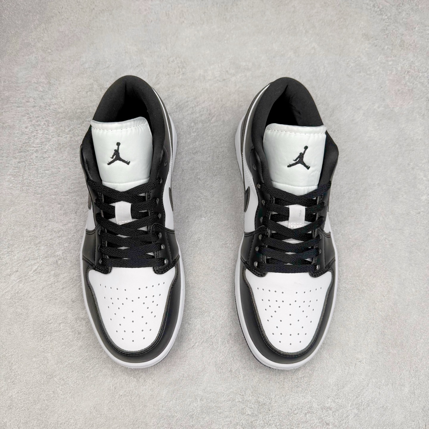 图片[2]-＃C版福利特价 Air Jordan AJ1 Low 低帮系列 百分百全新货品 零氧化发霉 给足利润空间操作 超乎所想的高性价比 原装楦头纸板开发 完美鞋型 超高清洁度 鞋型不臃肿别扭 原厂内置全掌气垫 A模大底 鞋舌AJ原厂专用牛津布 AJ专用反口珍珠布 原厂无杂质高弹内里海棉 特殊封边弹力鞋带 原鞋开模 拒绝公底 购置公司同步原材料 都有细节原汁原味 忠于原版 尺码：36 36.5 37.5 38 38.5 39 40 40.5 41 42 42.5 43 44 44.5 45 46-选品中心