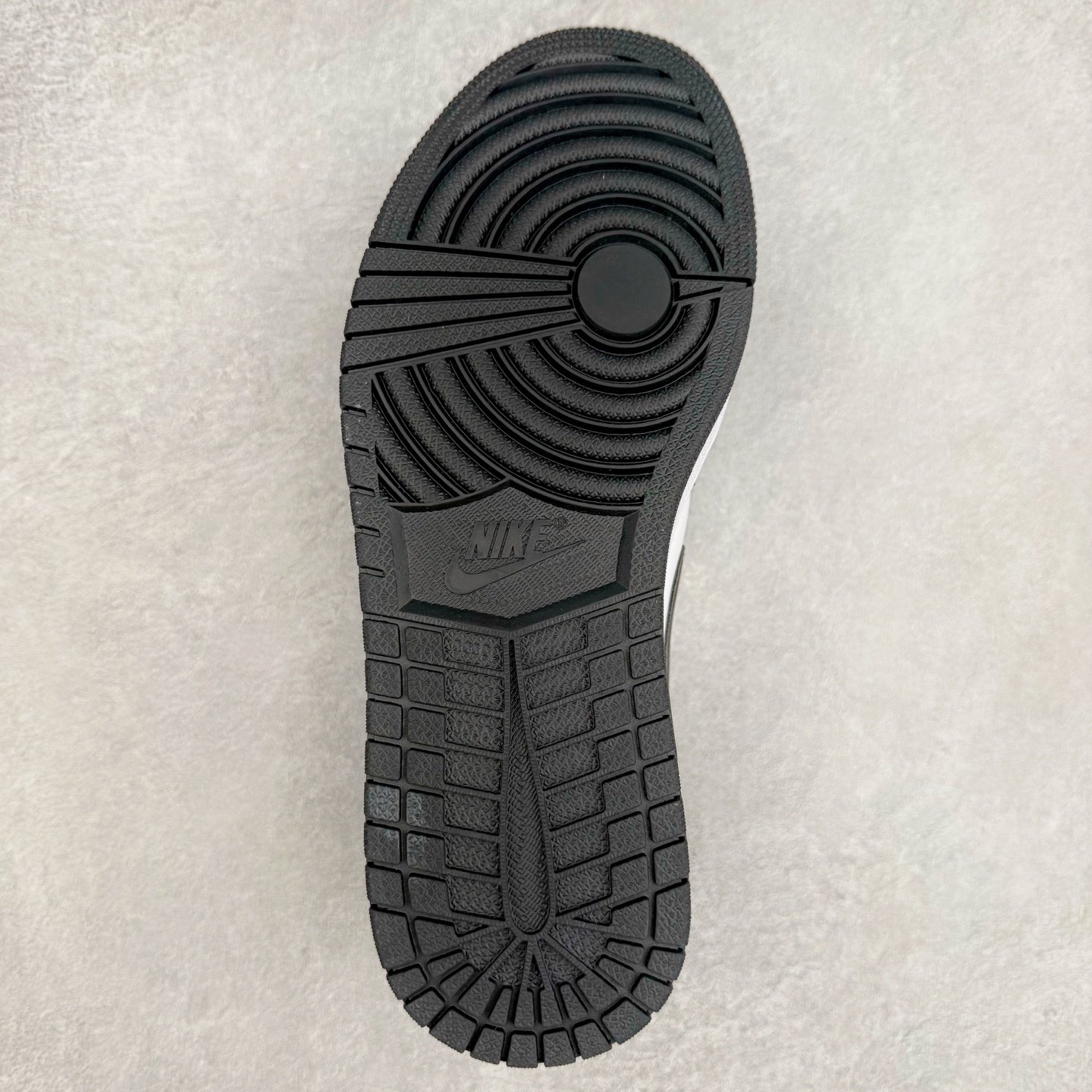 图片[9]-＃C版福利特价 Air Jordan AJ1 Low 低帮系列 百分百全新货品 零氧化发霉 给足利润空间操作 超乎所想的高性价比 原装楦头纸板开发 完美鞋型 超高清洁度 鞋型不臃肿别扭 原厂内置全掌气垫 A模大底 鞋舌AJ原厂专用牛津布 AJ专用反口珍珠布 原厂无杂质高弹内里海棉 特殊封边弹力鞋带 原鞋开模 拒绝公底 购置公司同步原材料 都有细节原汁原味 忠于原版 尺码：36 36.5 37.5 38 38.5 39 40 40.5 41 42 42.5 43 44 44.5 45 46-选品中心