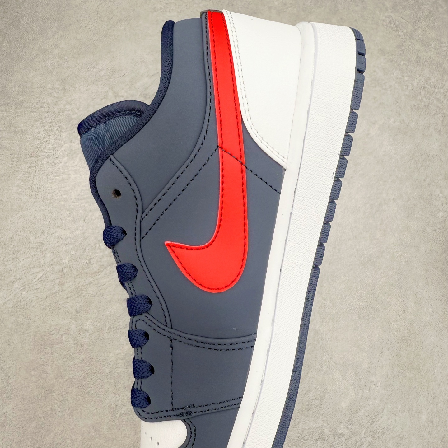 图片[7]-＃C版福利特价 Air Jordan AJ1 Low 低帮系列 百分百全新货品 零氧化发霉 给足利润空间操作 超乎所想的高性价比 原装楦头纸板开发 完美鞋型 超高清洁度 鞋型不臃肿别扭 原厂内置全掌气垫 A模大底 鞋舌AJ原厂专用牛津布 AJ专用反口珍珠布 原厂无杂质高弹内里海棉 特殊封边弹力鞋带 原鞋开模 拒绝公底 购置公司同步原材料 都有细节原汁原味 忠于原版 尺码：36 36.5 37.5 38 38.5 39 40 40.5 41 42 42.5 43 44 44.5 45 46-选品中心