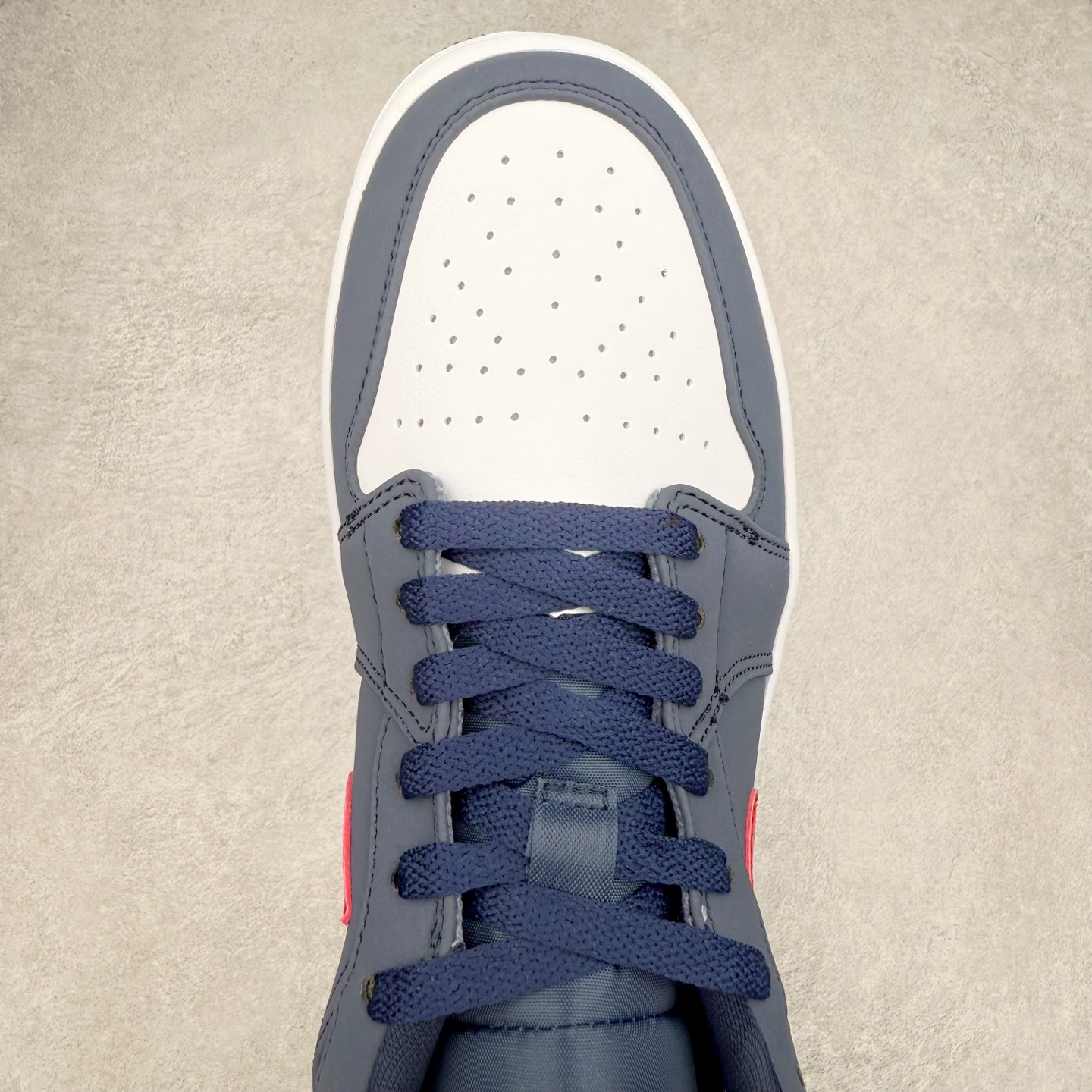 图片[4]-＃C版福利特价 Air Jordan AJ1 Low 低帮系列 百分百全新货品 零氧化发霉 给足利润空间操作 超乎所想的高性价比 原装楦头纸板开发 完美鞋型 超高清洁度 鞋型不臃肿别扭 原厂内置全掌气垫 A模大底 鞋舌AJ原厂专用牛津布 AJ专用反口珍珠布 原厂无杂质高弹内里海棉 特殊封边弹力鞋带 原鞋开模 拒绝公底 购置公司同步原材料 都有细节原汁原味 忠于原版 尺码：36 36.5 37.5 38 38.5 39 40 40.5 41 42 42.5 43 44 44.5 45 46-选品中心