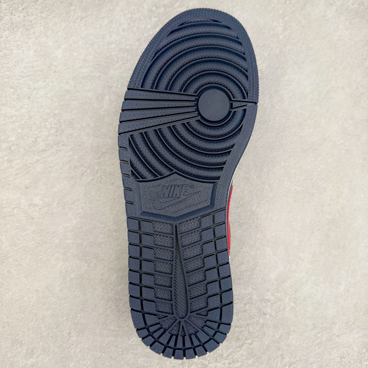 图片[9]-＃C版福利特价 Air Jordan AJ1 Low 低帮系列 百分百全新货品 零氧化发霉 给足利润空间操作 超乎所想的高性价比 原装楦头纸板开发 完美鞋型 超高清洁度 鞋型不臃肿别扭 原厂内置全掌气垫 A模大底 鞋舌AJ原厂专用牛津布 AJ专用反口珍珠布 原厂无杂质高弹内里海棉 特殊封边弹力鞋带 原鞋开模 拒绝公底 购置公司同步原材料 都有细节原汁原味 忠于原版 尺码：36 36.5 37.5 38 38.5 39 40 40.5 41 42 42.5 43 44 44.5 45 46-选品中心