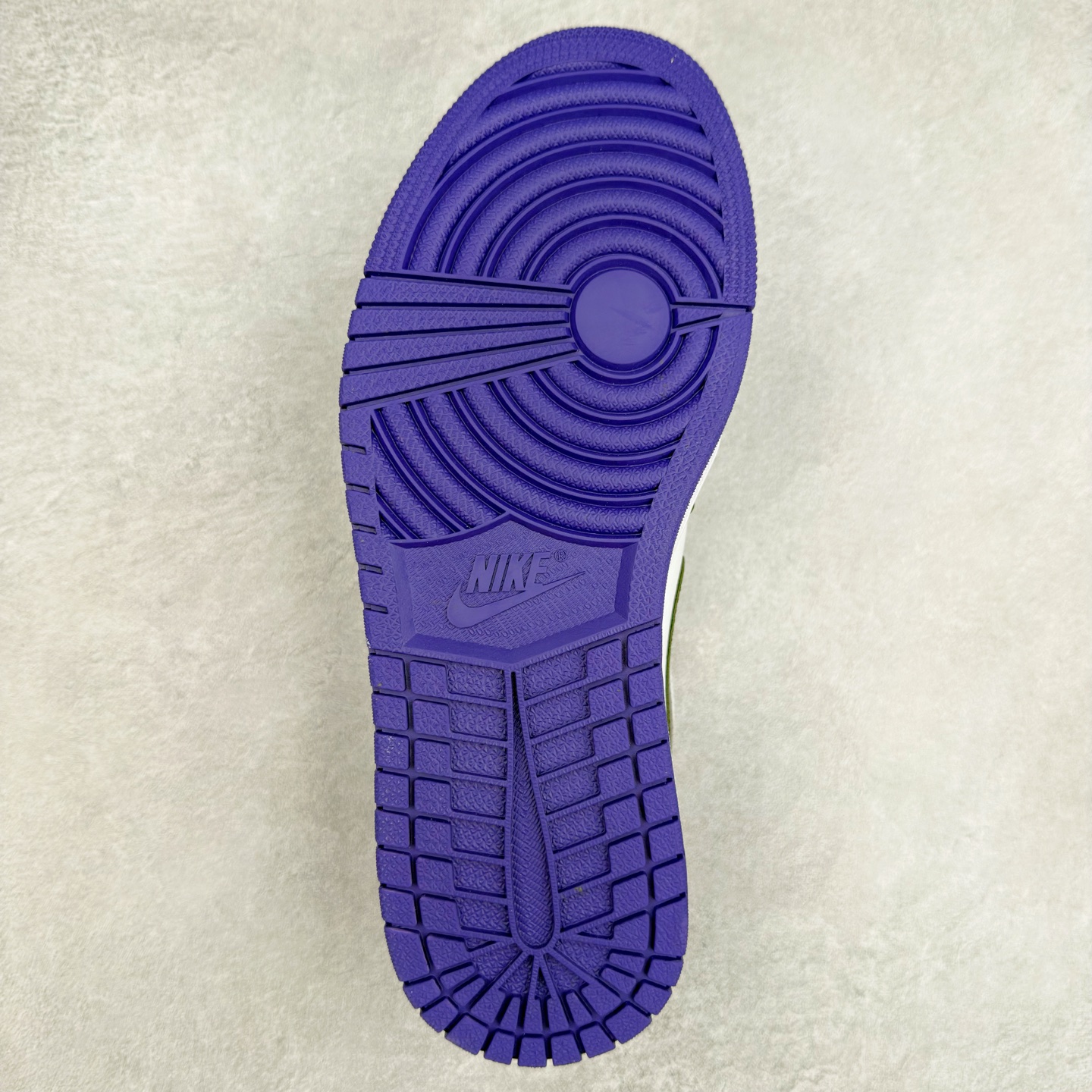 图片[9]-＃C版福利特价 Air Jordan AJ1 Low 低帮系列 百分百全新货品 零氧化发霉 给足利润空间操作 超乎所想的高性价比 原装楦头纸板开发 完美鞋型 超高清洁度 鞋型不臃肿别扭 原厂内置全掌气垫 A模大底 鞋舌AJ原厂专用牛津布 AJ专用反口珍珠布 原厂无杂质高弹内里海棉 特殊封边弹力鞋带 原鞋开模 拒绝公底 购置公司同步原材料 都有细节原汁原味 忠于原版 尺码：36 36.5 37.5 38 38.5 39 40 40.5 41 42 42.5 43 44 44.5 45 46-选品中心