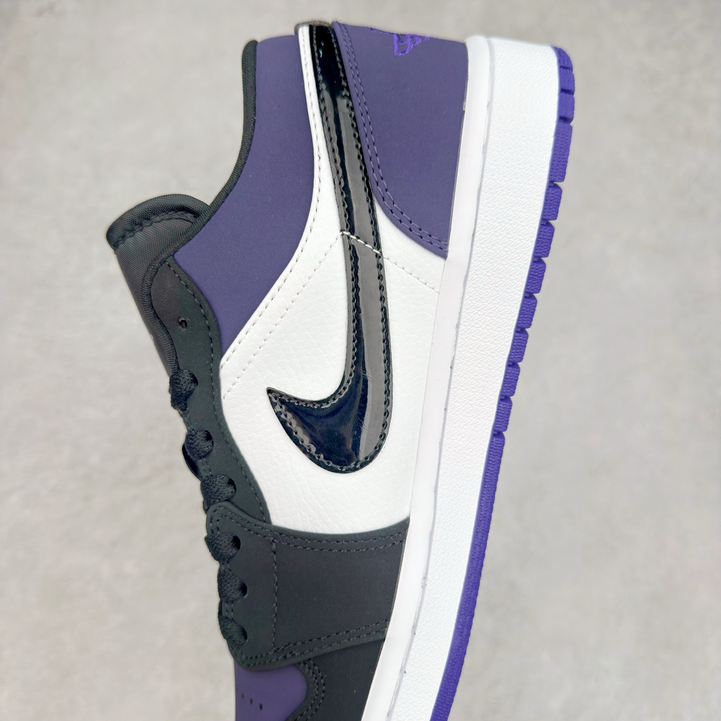 图片[7]-＃C版福利特价 Air Jordan AJ1 Low 低帮系列 百分百全新货品 零氧化发霉 给足利润空间操作 超乎所想的高性价比 原装楦头纸板开发 完美鞋型 超高清洁度 鞋型不臃肿别扭 原厂内置全掌气垫 A模大底 鞋舌AJ原厂专用牛津布 AJ专用反口珍珠布 原厂无杂质高弹内里海棉 特殊封边弹力鞋带 原鞋开模 拒绝公底 购置公司同步原材料 都有细节原汁原味 忠于原版 尺码：36 36.5 37.5 38 38.5 39 40 40.5 41 42 42.5 43 44 44.5 45 46-选品中心