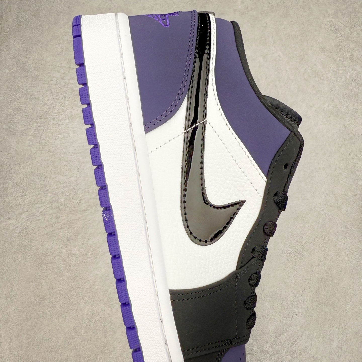 图片[6]-＃C版福利特价 Air Jordan AJ1 Low 低帮系列 百分百全新货品 零氧化发霉 给足利润空间操作 超乎所想的高性价比 原装楦头纸板开发 完美鞋型 超高清洁度 鞋型不臃肿别扭 原厂内置全掌气垫 A模大底 鞋舌AJ原厂专用牛津布 AJ专用反口珍珠布 原厂无杂质高弹内里海棉 特殊封边弹力鞋带 原鞋开模 拒绝公底 购置公司同步原材料 都有细节原汁原味 忠于原版 尺码：36 36.5 37.5 38 38.5 39 40 40.5 41 42 42.5 43 44 44.5 45 46-选品中心