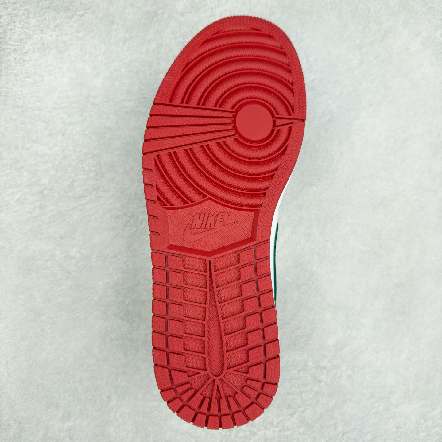 图片[9]-＃C版福利特价 Air Jordan AJ1 Low 低帮系列 百分百全新货品 零氧化发霉 给足利润空间操作 超乎所想的高性价比 原装楦头纸板开发 完美鞋型 超高清洁度 鞋型不臃肿别扭 原厂内置全掌气垫 A模大底 鞋舌AJ原厂专用牛津布 AJ专用反口珍珠布 原厂无杂质高弹内里海棉 特殊封边弹力鞋带 原鞋开模 拒绝公底 购置公司同步原材料 都有细节原汁原味 忠于原版 尺码：36 36.5 37.5 38 38.5 39 40 40.5 41 42 42.5 43 44 44.5 45 46-选品中心