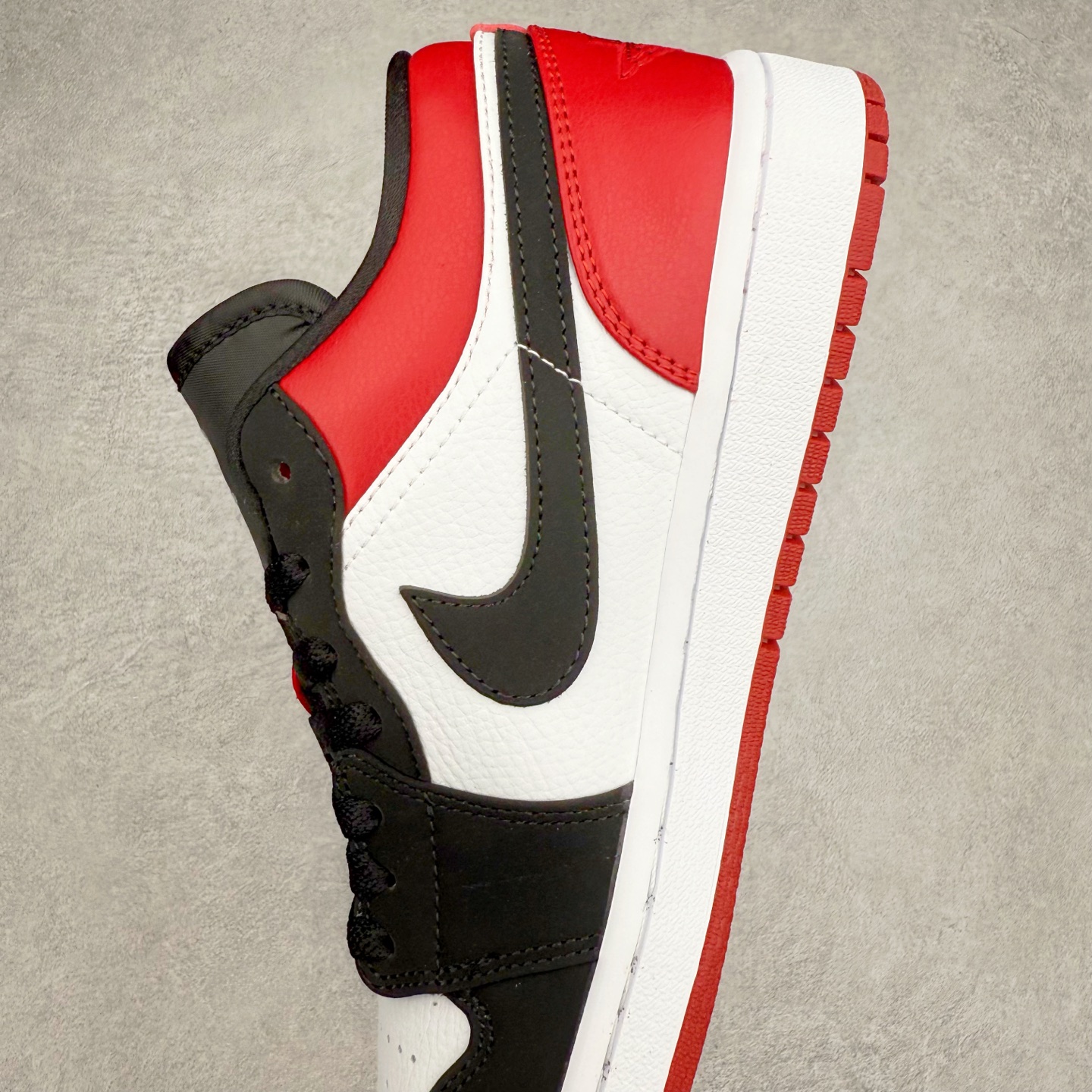 图片[7]-＃C版福利特价 Air Jordan AJ1 Low 低帮系列 百分百全新货品 零氧化发霉 给足利润空间操作 超乎所想的高性价比 原装楦头纸板开发 完美鞋型 超高清洁度 鞋型不臃肿别扭 原厂内置全掌气垫 A模大底 鞋舌AJ原厂专用牛津布 AJ专用反口珍珠布 原厂无杂质高弹内里海棉 特殊封边弹力鞋带 原鞋开模 拒绝公底 购置公司同步原材料 都有细节原汁原味 忠于原版 尺码：36 36.5 37.5 38 38.5 39 40 40.5 41 42 42.5 43 44 44.5 45 46-选品中心