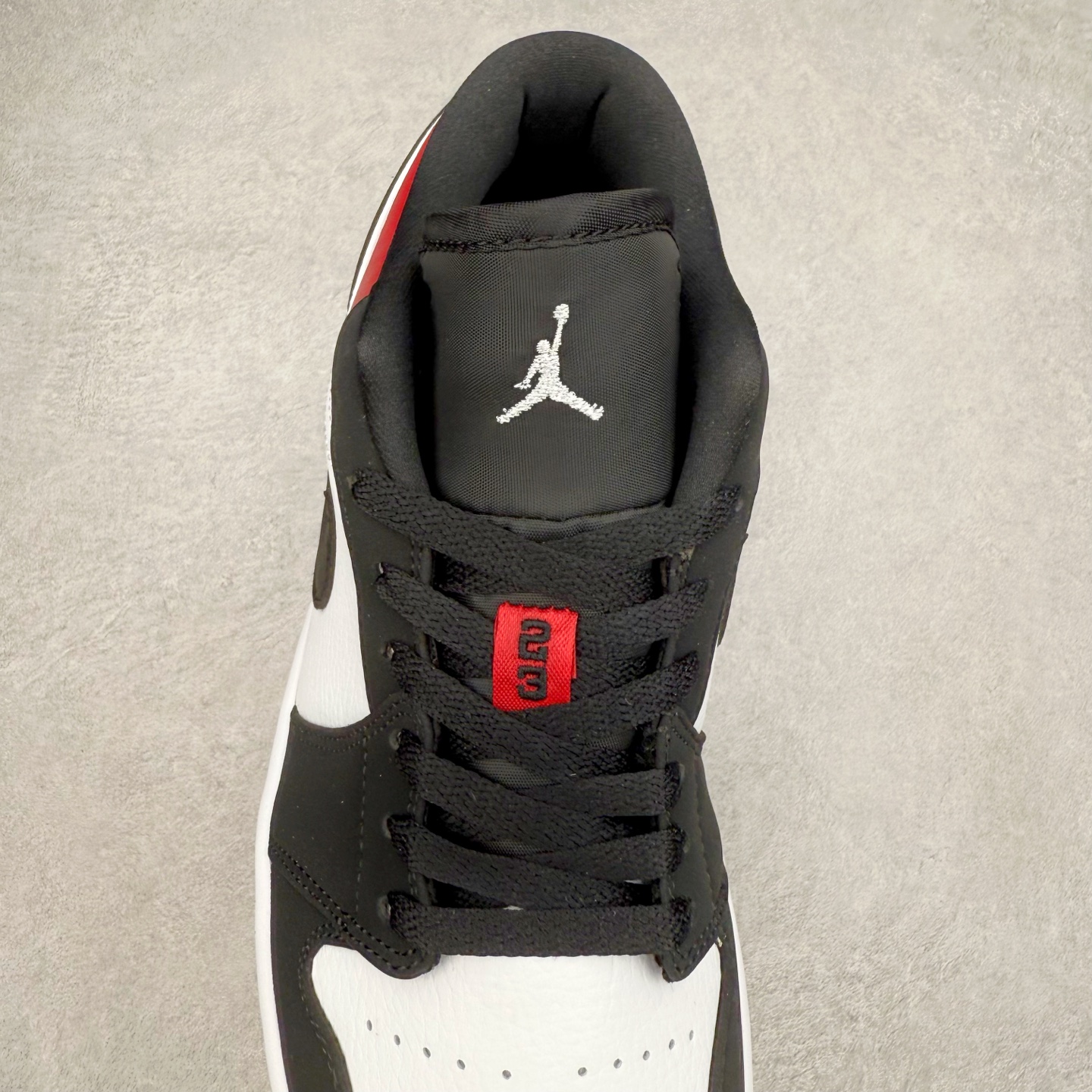 图片[5]-＃C版福利特价 Air Jordan AJ1 Low 低帮系列 百分百全新货品 零氧化发霉 给足利润空间操作 超乎所想的高性价比 原装楦头纸板开发 完美鞋型 超高清洁度 鞋型不臃肿别扭 原厂内置全掌气垫 A模大底 鞋舌AJ原厂专用牛津布 AJ专用反口珍珠布 原厂无杂质高弹内里海棉 特殊封边弹力鞋带 原鞋开模 拒绝公底 购置公司同步原材料 都有细节原汁原味 忠于原版 尺码：36 36.5 37.5 38 38.5 39 40 40.5 41 42 42.5 43 44 44.5 45 46-选品中心