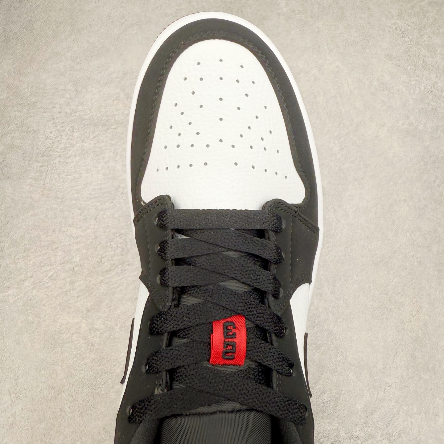 图片[4]-＃C版福利特价 Air Jordan AJ1 Low 低帮系列 百分百全新货品 零氧化发霉 给足利润空间操作 超乎所想的高性价比 原装楦头纸板开发 完美鞋型 超高清洁度 鞋型不臃肿别扭 原厂内置全掌气垫 A模大底 鞋舌AJ原厂专用牛津布 AJ专用反口珍珠布 原厂无杂质高弹内里海棉 特殊封边弹力鞋带 原鞋开模 拒绝公底 购置公司同步原材料 都有细节原汁原味 忠于原版 尺码：36 36.5 37.5 38 38.5 39 40 40.5 41 42 42.5 43 44 44.5 45 46-选品中心