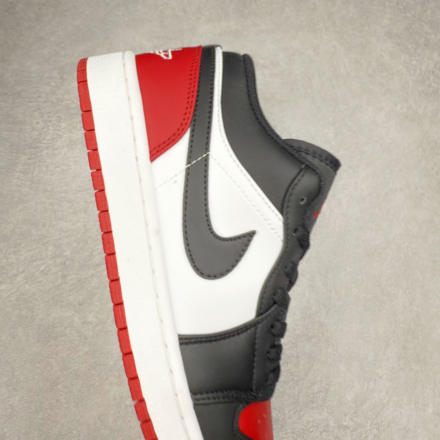 图片[6]-＃C版福利特价 Air Jordan AJ1 Low 低帮系列 百分百全新货品 零氧化发霉 给足利润空间操作 超乎所想的高性价比 原装楦头纸板开发 完美鞋型 超高清洁度 鞋型不臃肿别扭 原厂内置全掌气垫 A模大底 鞋舌AJ原厂专用牛津布 AJ专用反口珍珠布 原厂无杂质高弹内里海棉 特殊封边弹力鞋带 原鞋开模 拒绝公底 购置公司同步原材料 都有细节原汁原味 忠于原版 尺码：36 36.5 37.5 38 38.5 39 40 40.5 41 42 42.5 43 44 44.5 45 46-选品中心