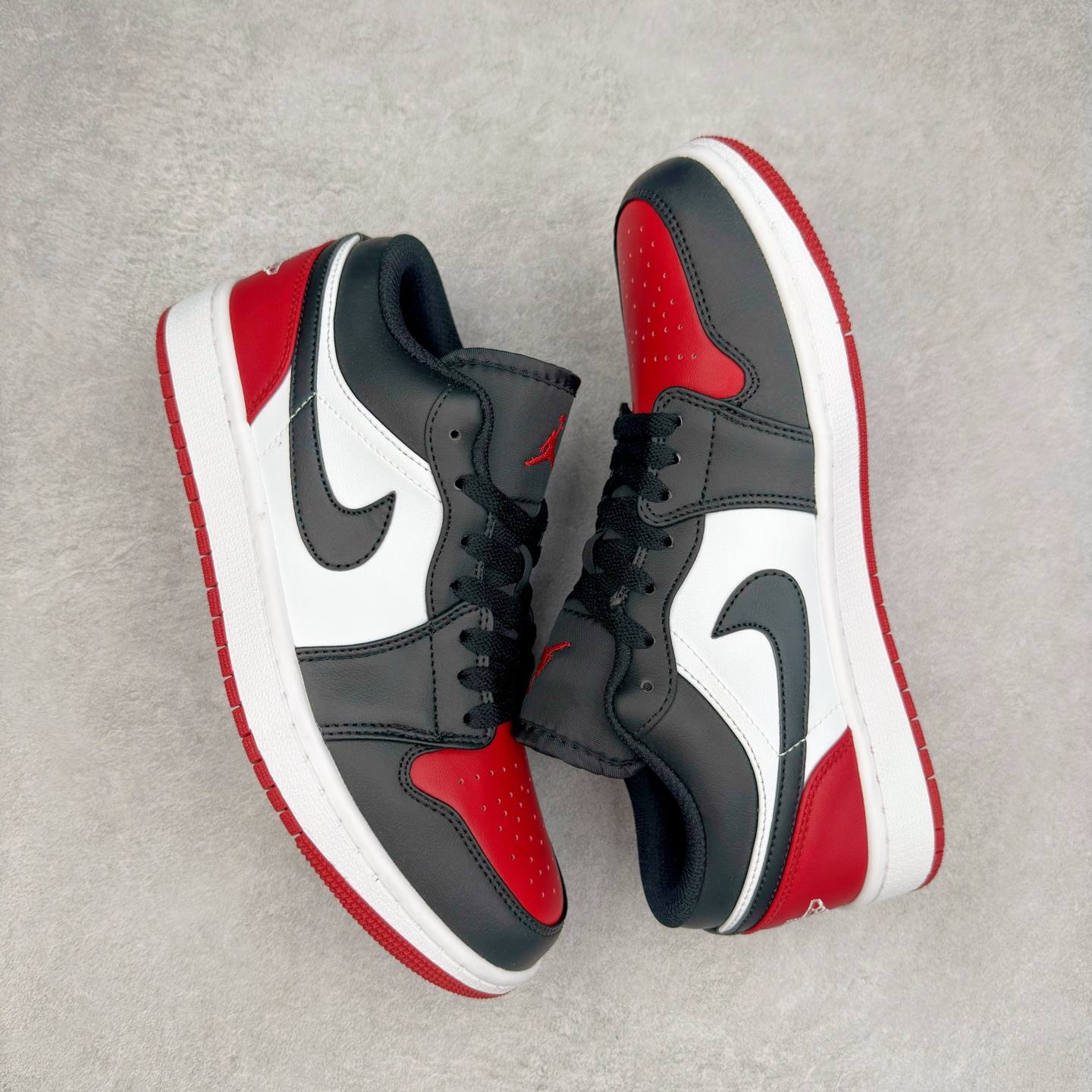 图片[3]-＃C版福利特价 Air Jordan AJ1 Low 低帮系列 百分百全新货品 零氧化发霉 给足利润空间操作 超乎所想的高性价比 原装楦头纸板开发 完美鞋型 超高清洁度 鞋型不臃肿别扭 原厂内置全掌气垫 A模大底 鞋舌AJ原厂专用牛津布 AJ专用反口珍珠布 原厂无杂质高弹内里海棉 特殊封边弹力鞋带 原鞋开模 拒绝公底 购置公司同步原材料 都有细节原汁原味 忠于原版 尺码：36 36.5 37.5 38 38.5 39 40 40.5 41 42 42.5 43 44 44.5 45 46-选品中心