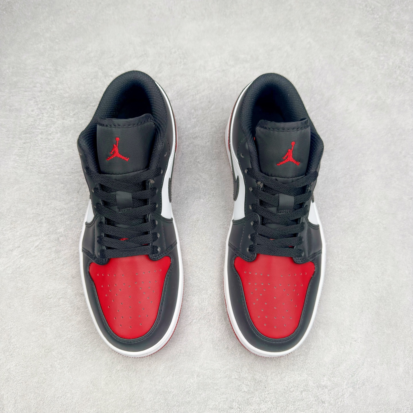 图片[2]-＃C版福利特价 Air Jordan AJ1 Low 低帮系列 百分百全新货品 零氧化发霉 给足利润空间操作 超乎所想的高性价比 原装楦头纸板开发 完美鞋型 超高清洁度 鞋型不臃肿别扭 原厂内置全掌气垫 A模大底 鞋舌AJ原厂专用牛津布 AJ专用反口珍珠布 原厂无杂质高弹内里海棉 特殊封边弹力鞋带 原鞋开模 拒绝公底 购置公司同步原材料 都有细节原汁原味 忠于原版 尺码：36 36.5 37.5 38 38.5 39 40 40.5 41 42 42.5 43 44 44.5 45 46-选品中心