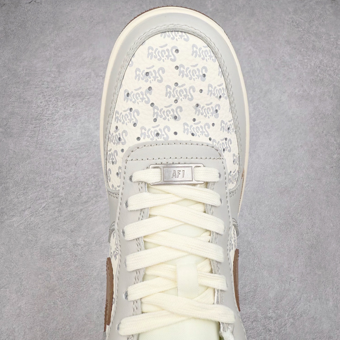 图片[4]-NK Air Force 1´07 Low 空军一号低帮百搭休闲运动板鞋 ZH2598-320 柔软、弹性十足的缓震性能和出色的中底设计 横跨复古与现代的外型结合 造就出风靡全球 三十多年的Force 1 直到今天还深受青睐 实拍调校N版已经零色差零失真 百分百还原实物色彩所见即所得 不存在货不对板色差等低级问题 选购参考实物拍摄 不混卖不参货 只用心做好货严格选品 承诺混一赔十 尺码：36 36.5 37.5 38 38.5 39 40 40.5 41 42 42.5 43 44 44.5 45-选品中心