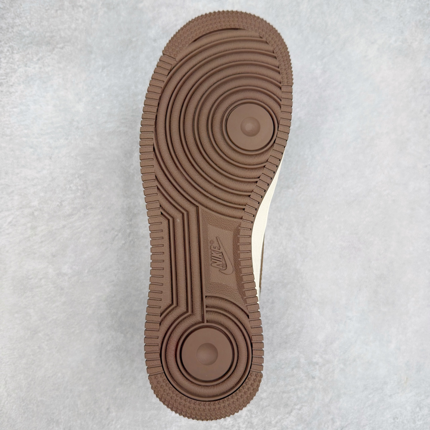 图片[9]-NK Air Force 1´07 Low 空军一号低帮百搭休闲运动板鞋 ZH2598-320 柔软、弹性十足的缓震性能和出色的中底设计 横跨复古与现代的外型结合 造就出风靡全球 三十多年的Force 1 直到今天还深受青睐 实拍调校N版已经零色差零失真 百分百还原实物色彩所见即所得 不存在货不对板色差等低级问题 选购参考实物拍摄 不混卖不参货 只用心做好货严格选品 承诺混一赔十 尺码：36 36.5 37.5 38 38.5 39 40 40.5 41 42 42.5 43 44 44.5 45-选品中心