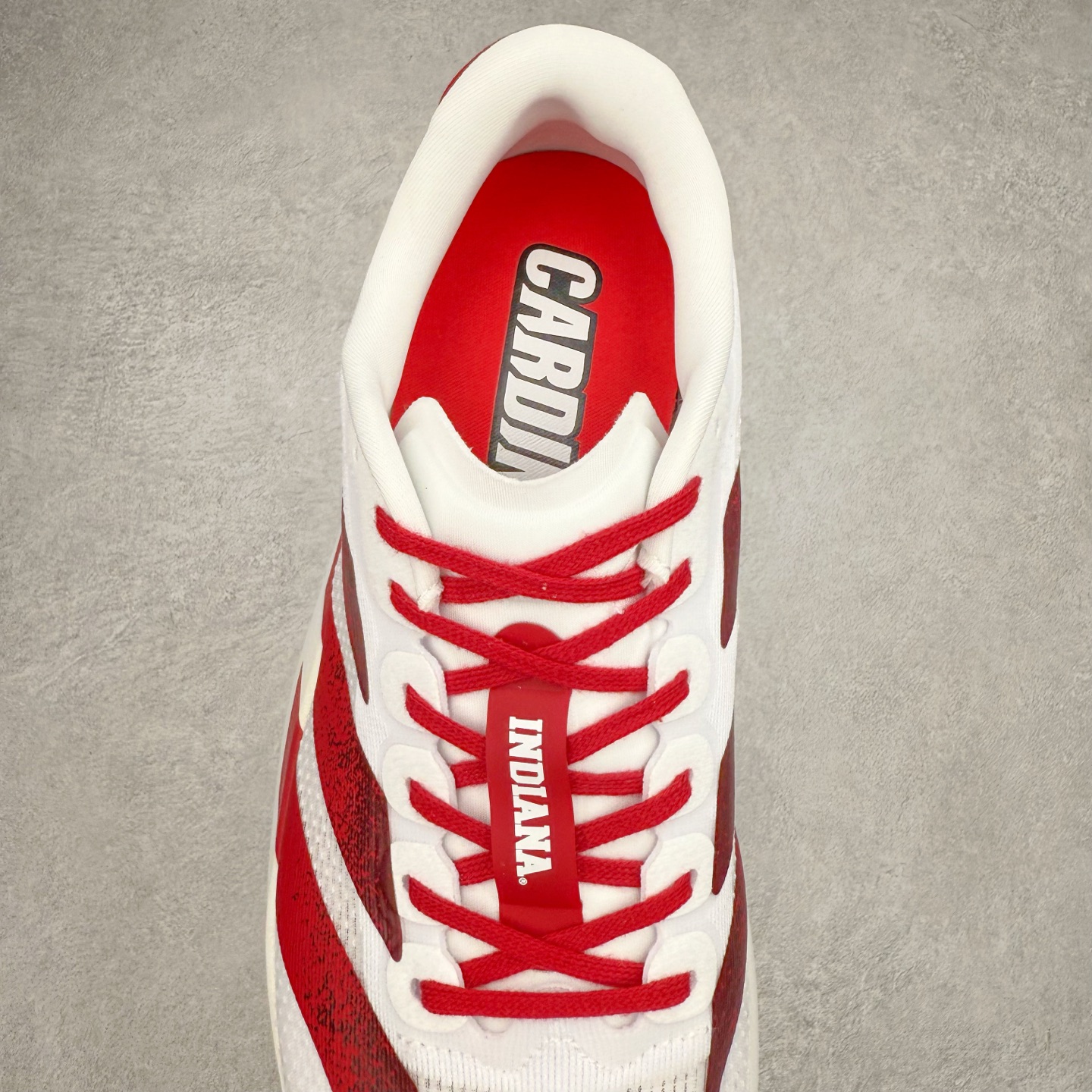 图片[5]-AD Adizero EVO SL 马拉松竞速专业跑鞋 JQ74576 CELERMESH针织网面非常轻薄 纤维间的缝隙很大 可以保证跑步时的透气、排汗效果 鞋舌直接与两侧的内衬和鞋底连接在一起 在跑步过程中不会被鞋舌的左右移动所困扰 在标准鞋带孔的基础上再拓宽一组鞋带孔 适合不同脚型的需求 突破性 EnergyRods 技术，有助于跑者实现更好的成绩 中底独特的LIGHTSTRIKE PRO泡棉材质 微弹感觉在跑步过程中给予了良好的支撑体验 对于顶级精英和高水平进阶跑者来说 ADIOS PRO是一双值得信赖的竞速比赛用鞋 尺码：36 36.5 37.5 38 38.5 39 40 40.5 41 42 42.5 43 44 44.5 45-选品中心