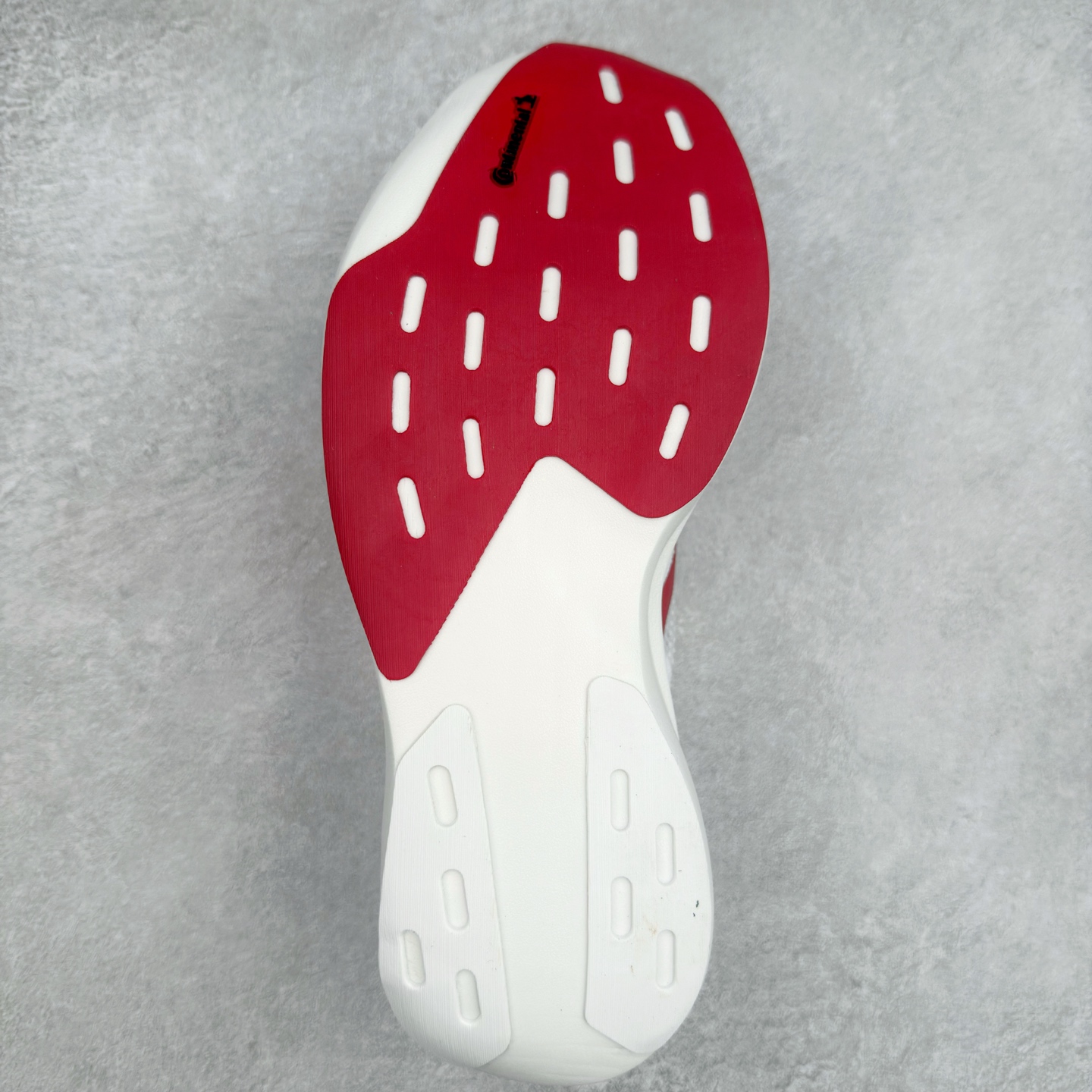 图片[9]-AD Adizero EVO SL 马拉松竞速专业跑鞋 JQ74576 CELERMESH针织网面非常轻薄 纤维间的缝隙很大 可以保证跑步时的透气、排汗效果 鞋舌直接与两侧的内衬和鞋底连接在一起 在跑步过程中不会被鞋舌的左右移动所困扰 在标准鞋带孔的基础上再拓宽一组鞋带孔 适合不同脚型的需求 突破性 EnergyRods 技术，有助于跑者实现更好的成绩 中底独特的LIGHTSTRIKE PRO泡棉材质 微弹感觉在跑步过程中给予了良好的支撑体验 对于顶级精英和高水平进阶跑者来说 ADIOS PRO是一双值得信赖的竞速比赛用鞋 尺码：36 36.5 37.5 38 38.5 39 40 40.5 41 42 42.5 43 44 44.5 45-选品中心