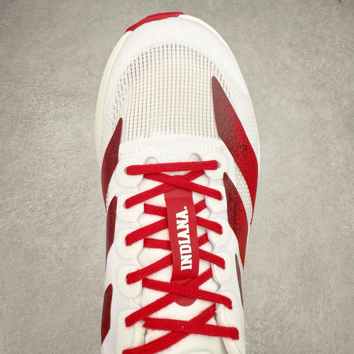 图片[4]-AD Adizero EVO SL 马拉松竞速专业跑鞋 JQ74576 CELERMESH针织网面非常轻薄 纤维间的缝隙很大 可以保证跑步时的透气、排汗效果 鞋舌直接与两侧的内衬和鞋底连接在一起 在跑步过程中不会被鞋舌的左右移动所困扰 在标准鞋带孔的基础上再拓宽一组鞋带孔 适合不同脚型的需求 突破性 EnergyRods 技术，有助于跑者实现更好的成绩 中底独特的LIGHTSTRIKE PRO泡棉材质 微弹感觉在跑步过程中给予了良好的支撑体验 对于顶级精英和高水平进阶跑者来说 ADIOS PRO是一双值得信赖的竞速比赛用鞋 尺码：36 36.5 37.5 38 38.5 39 40 40.5 41 42 42.5 43 44 44.5 45-选品中心