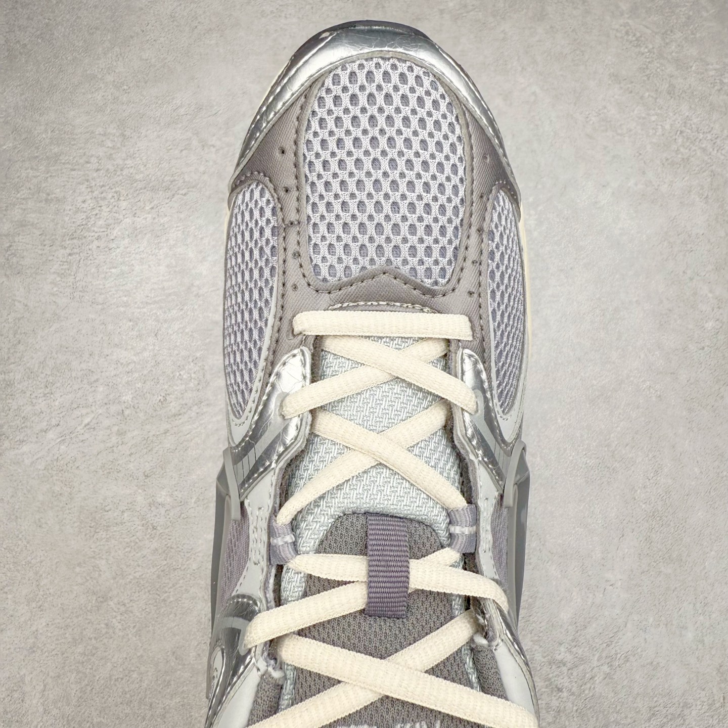 图片[4]-NK V5 RNR 舒适百搭防滑耐磨低帮跑步鞋 HJ5228-003 舒适有型适合日常穿着 该鞋款延续千禧年经典设计搭载泡绵中底 厚实而轻盈匠心细节巧搭立体耐克勾标志焕新演绎复古跑鞋 鞋款从千禧年美学汲取灵感 混搭多种材质突显层次感立体感和传统跑步风范 尺码：36 36.5 37.5 38 38.5 39 40 40.5 41 42 42.5 43 44 44.5 45-选品中心