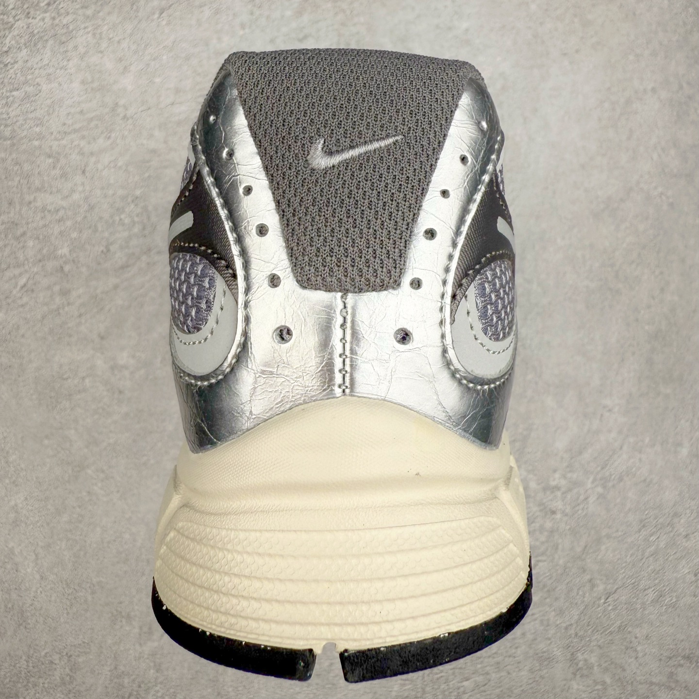 图片[8]-NK V5 RNR 舒适百搭防滑耐磨低帮跑步鞋 HJ5228-003 舒适有型适合日常穿着 该鞋款延续千禧年经典设计搭载泡绵中底 厚实而轻盈匠心细节巧搭立体耐克勾标志焕新演绎复古跑鞋 鞋款从千禧年美学汲取灵感 混搭多种材质突显层次感立体感和传统跑步风范 尺码：36 36.5 37.5 38 38.5 39 40 40.5 41 42 42.5 43 44 44.5 45-选品中心