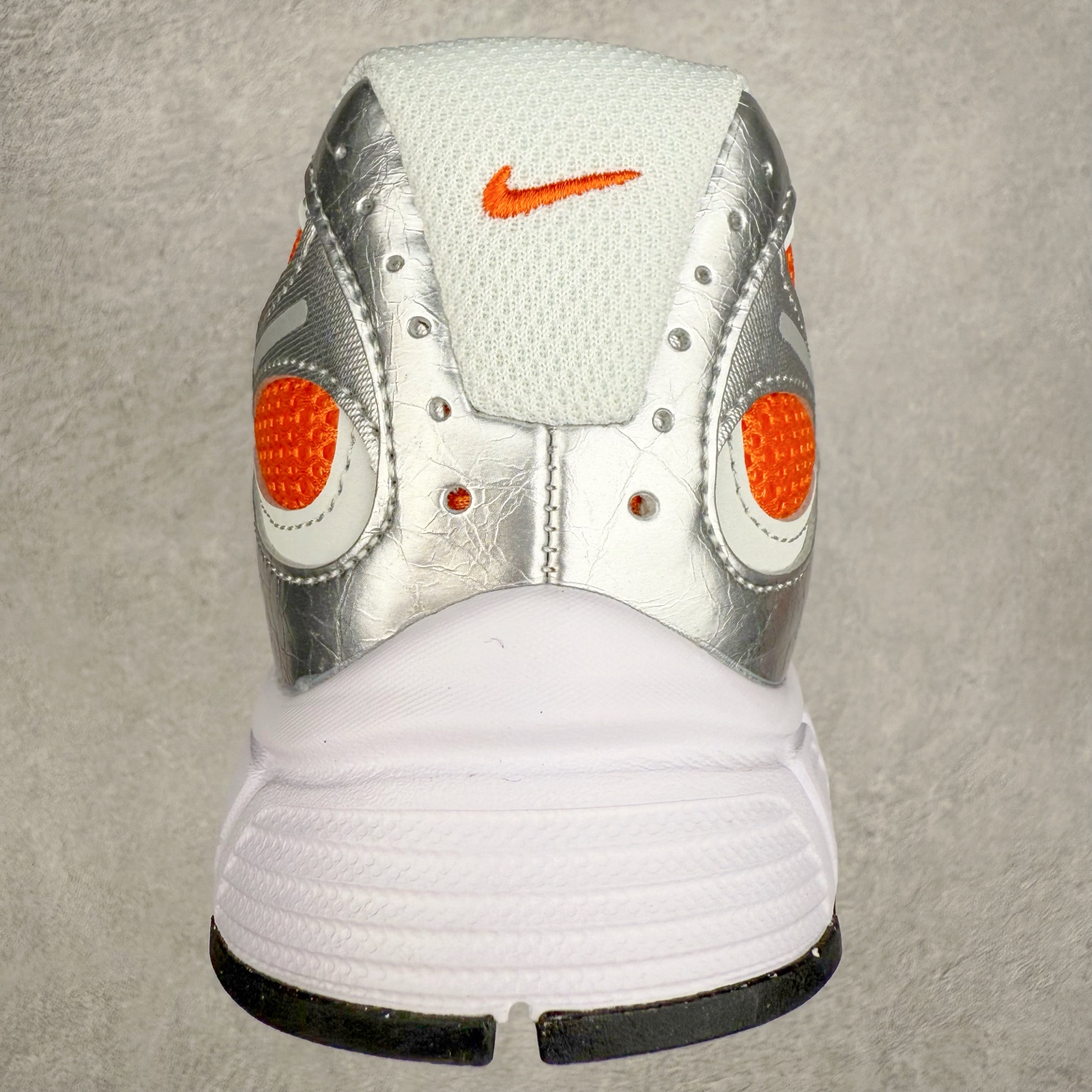 图片[8]-NK V5 RNR 舒适百搭防滑耐磨低帮跑步鞋 HJ5228-800 舒适有型适合日常穿着 该鞋款延续千禧年经典设计搭载泡绵中底 厚实而轻盈匠心细节巧搭立体耐克勾标志焕新演绎复古跑鞋 鞋款从千禧年美学汲取灵感 混搭多种材质突显层次感立体感和传统跑步风范 尺码：36 36.5 37.5 38 38.5 39 40 40.5 41 42 42.5 43 44 44.5 45-选品中心