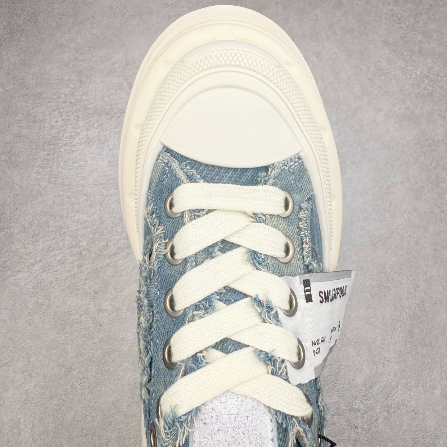 图片[4]-SMILEREPUBLIC 檀健次 老爹鞋2.0系列重磅来袭🔥🔥🔥采用了 水洗布 TPU贴盒大底厚底7cm大底轻盈又增高💯#SMILEREPUBLIC三周年#SMILEQUEEN#开口笑二代#厚底鞋#偏要高调#我的厚米鞋 三个色 黑白 全黑 全白 厚底软得像是自带弹簧，鞋型把整条腿衬得特别秀气，配中筒袜瞬间变身学院少女，，感觉脖子以下全是腿 ✅ 小红书爆款 李昀锐、于文文、大鹏、痞幼、苏醒、刘畊宏老师等～众多明星纷纷上脚👟尺码：35 36 37 38 39 40 41 42 43 44 45-选品中心