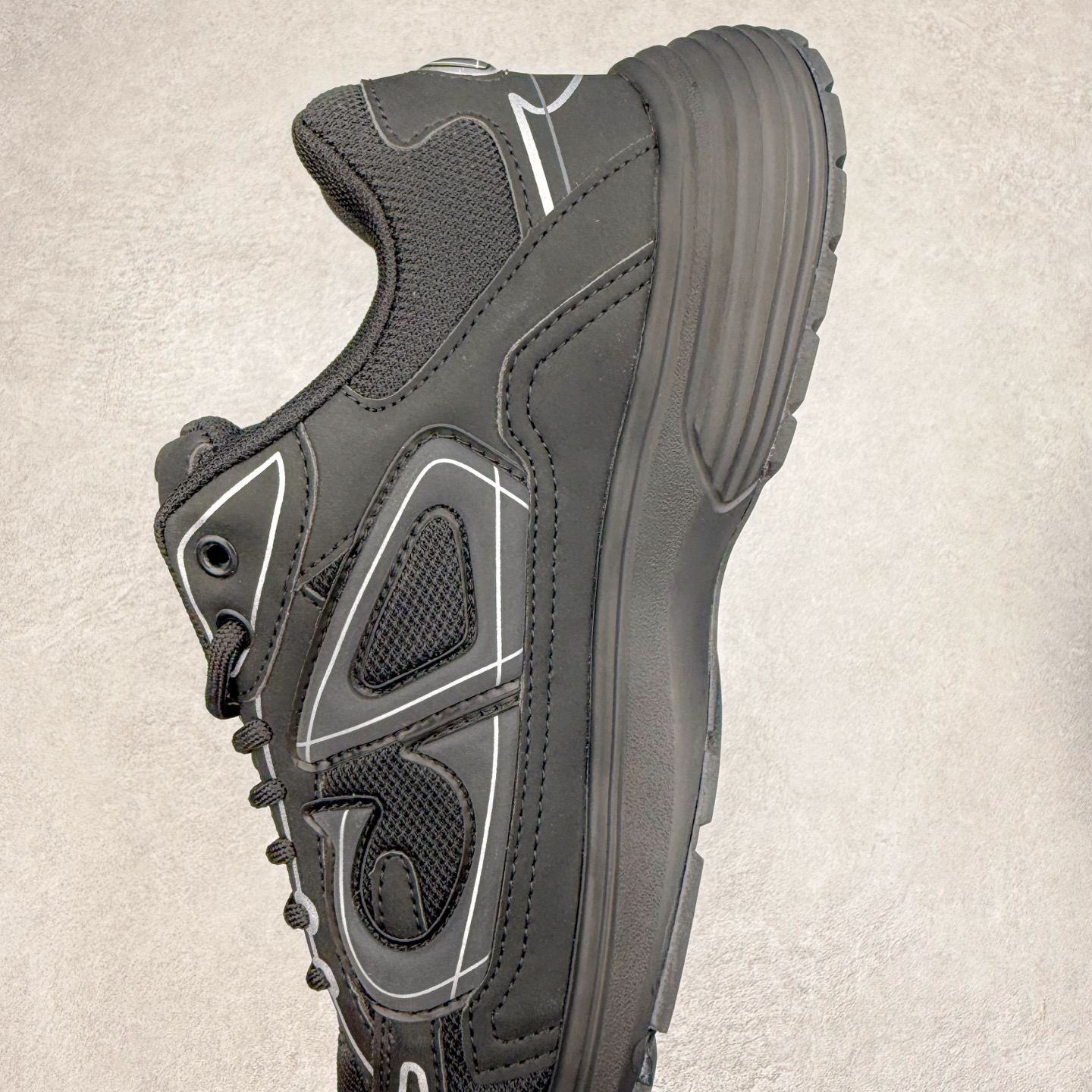 图片[7]-＃福利特价 Dior B30 迪奥网眼织物低帮运动休闲鞋 该款系列采用黑网色眼织物白和色科技料面精心制 作饰以反光“CD30”图形标志 外格轻盈的刻雕效果橡胶鞋搭底配标志性点的缀提升格调 内弹部力细节塑造想理的舒适穿着体验可与各休式闲造型配搭 彰显尚时现代的运风动范 尺码：36 37 35 39 40 41 42 43 44 45-选品中心