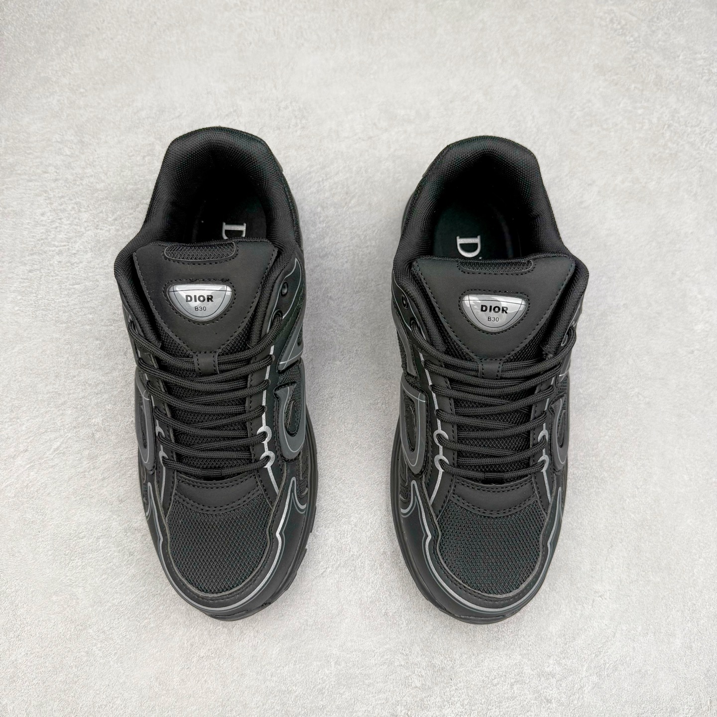 图片[2]-＃福利特价 Dior B30 迪奥网眼织物低帮运动休闲鞋 该款系列采用黑网色眼织物白和色科技料面精心制 作饰以反光“CD30”图形标志 外格轻盈的刻雕效果橡胶鞋搭底配标志性点的缀提升格调 内弹部力细节塑造想理的舒适穿着体验可与各休式闲造型配搭 彰显尚时现代的运风动范 尺码：36 37 35 39 40 41 42 43 44 45-选品中心