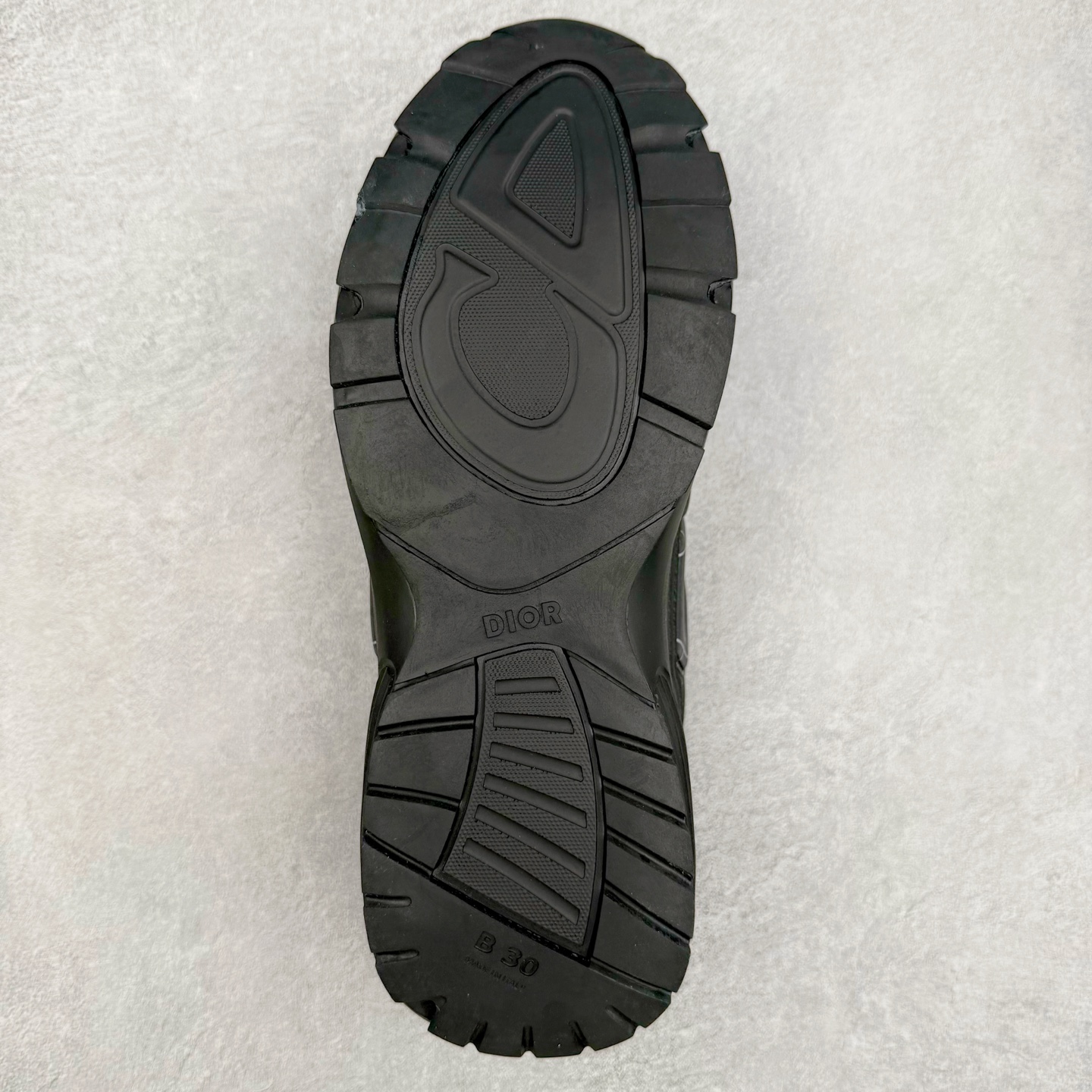 图片[9]-＃福利特价 Dior B30 迪奥网眼织物低帮运动休闲鞋 该款系列采用黑网色眼织物白和色科技料面精心制 作饰以反光“CD30”图形标志 外格轻盈的刻雕效果橡胶鞋搭底配标志性点的缀提升格调 内弹部力细节塑造想理的舒适穿着体验可与各休式闲造型配搭 彰显尚时现代的运风动范 尺码：36 37 35 39 40 41 42 43 44 45-选品中心