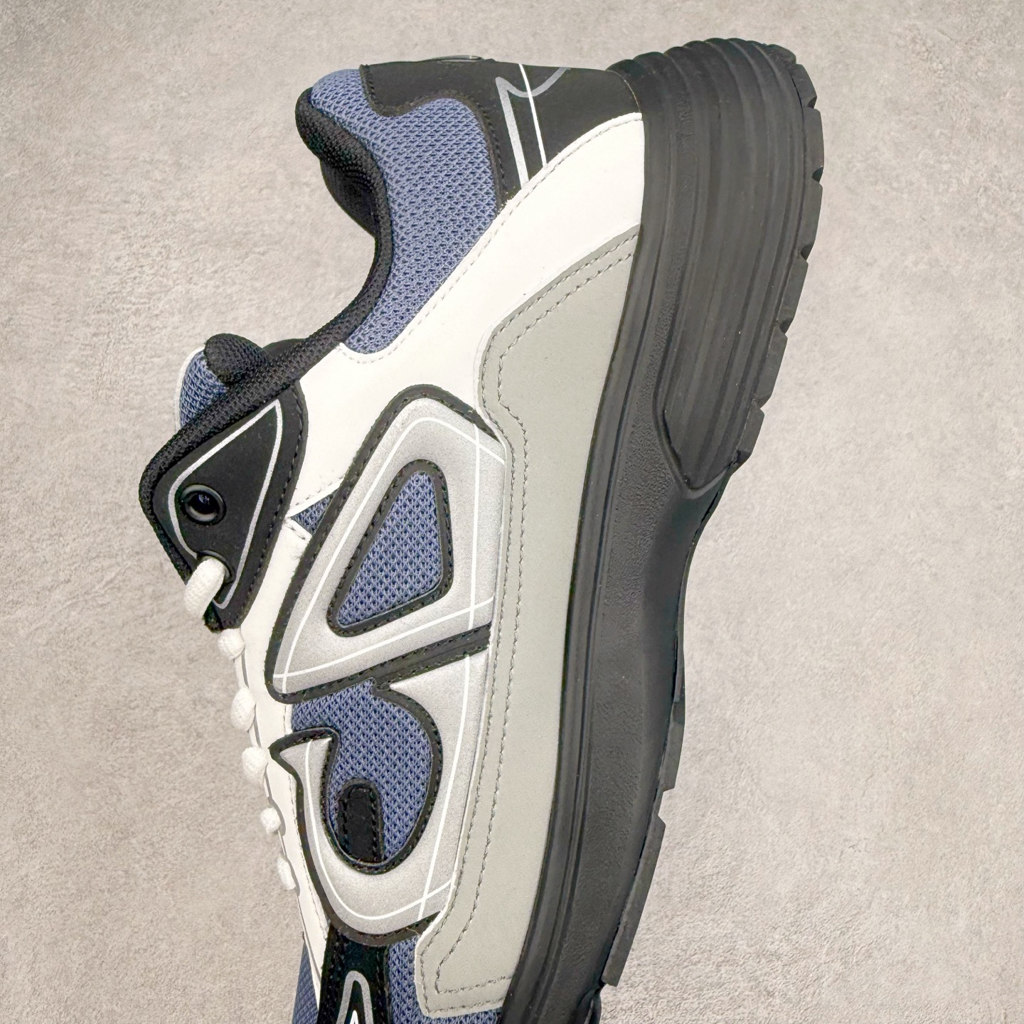 图片[7]-＃福利特价 Dior B30 迪奥网眼织物低帮运动休闲鞋 该款系列采用黑网色眼织物白和色科技料面精心制 作饰以反光“CD30”图形标志 外格轻盈的刻雕效果橡胶鞋搭底配标志性点的缀提升格调 内弹部力细节塑造想理的舒适穿着体验可与各休式闲造型配搭 彰显尚时现代的运风动范 尺码：36 37 35 39 40 41 42 43 44 45-选品中心