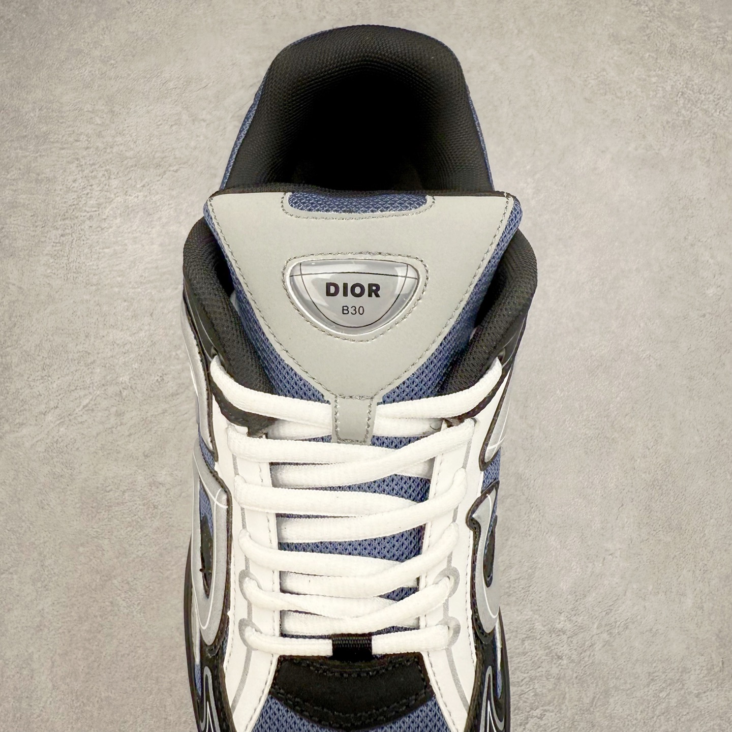 图片[5]-＃福利特价 Dior B30 迪奥网眼织物低帮运动休闲鞋 该款系列采用黑网色眼织物白和色科技料面精心制 作饰以反光“CD30”图形标志 外格轻盈的刻雕效果橡胶鞋搭底配标志性点的缀提升格调 内弹部力细节塑造想理的舒适穿着体验可与各休式闲造型配搭 彰显尚时现代的运风动范 尺码：36 37 35 39 40 41 42 43 44 45-选品中心