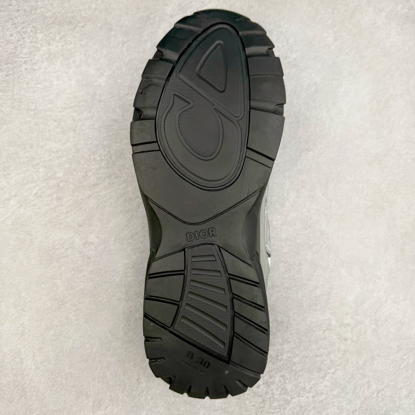 图片[9]-＃福利特价 Dior B30 迪奥网眼织物低帮运动休闲鞋 该款系列采用黑网色眼织物白和色科技料面精心制 作饰以反光“CD30”图形标志 外格轻盈的刻雕效果橡胶鞋搭底配标志性点的缀提升格调 内弹部力细节塑造想理的舒适穿着体验可与各休式闲造型配搭 彰显尚时现代的运风动范 尺码：36 37 35 39 40 41 42 43 44 45-选品中心