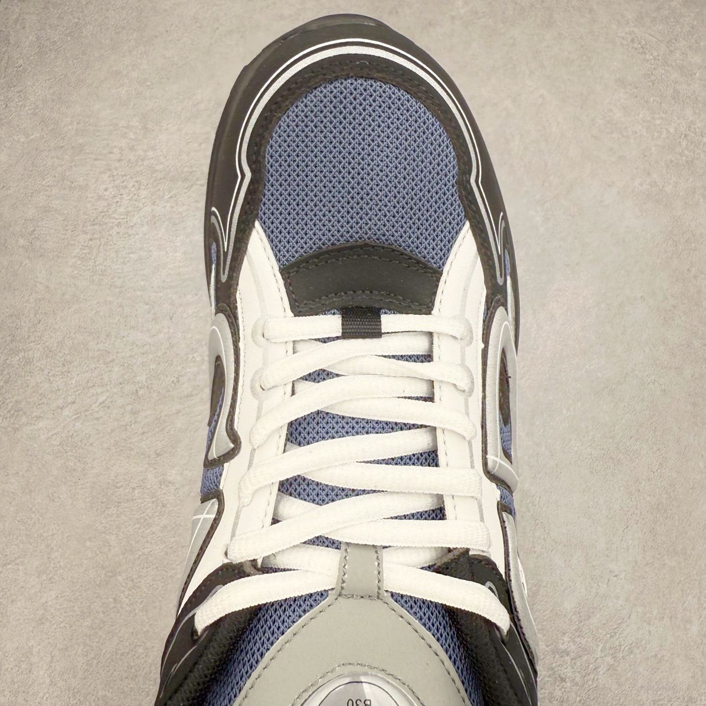 图片[4]-＃福利特价 Dior B30 迪奥网眼织物低帮运动休闲鞋 该款系列采用黑网色眼织物白和色科技料面精心制 作饰以反光“CD30”图形标志 外格轻盈的刻雕效果橡胶鞋搭底配标志性点的缀提升格调 内弹部力细节塑造想理的舒适穿着体验可与各休式闲造型配搭 彰显尚时现代的运风动范 尺码：36 37 35 39 40 41 42 43 44 45-选品中心