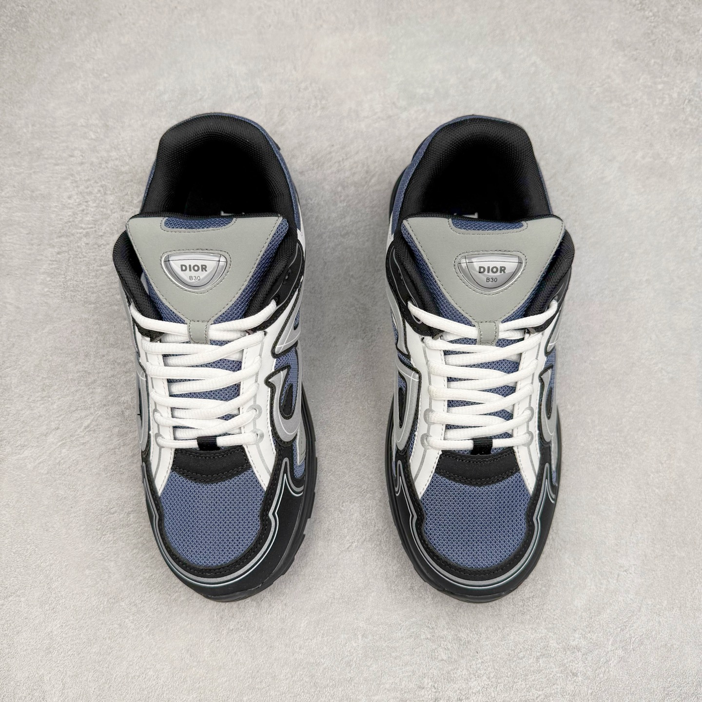 图片[2]-＃福利特价 Dior B30 迪奥网眼织物低帮运动休闲鞋 该款系列采用黑网色眼织物白和色科技料面精心制 作饰以反光“CD30”图形标志 外格轻盈的刻雕效果橡胶鞋搭底配标志性点的缀提升格调 内弹部力细节塑造想理的舒适穿着体验可与各休式闲造型配搭 彰显尚时现代的运风动范 尺码：36 37 35 39 40 41 42 43 44 45-选品中心