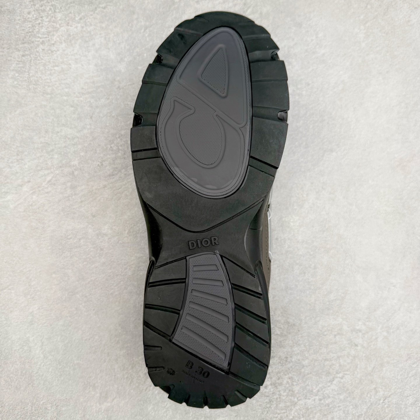 图片[9]-＃福利特价 Dior B30 迪奥网眼织物低帮运动休闲鞋 该款系列采用黑网色眼织物白和色科技料面精心制 作饰以反光“CD30”图形标志 外格轻盈的刻雕效果橡胶鞋搭底配标志性点的缀提升格调 内弹部力细节塑造想理的舒适穿着体验可与各休式闲造型配搭 彰显尚时现代的运风动范 尺码：36 37 35 39 40 41 42 43 44 45-选品中心