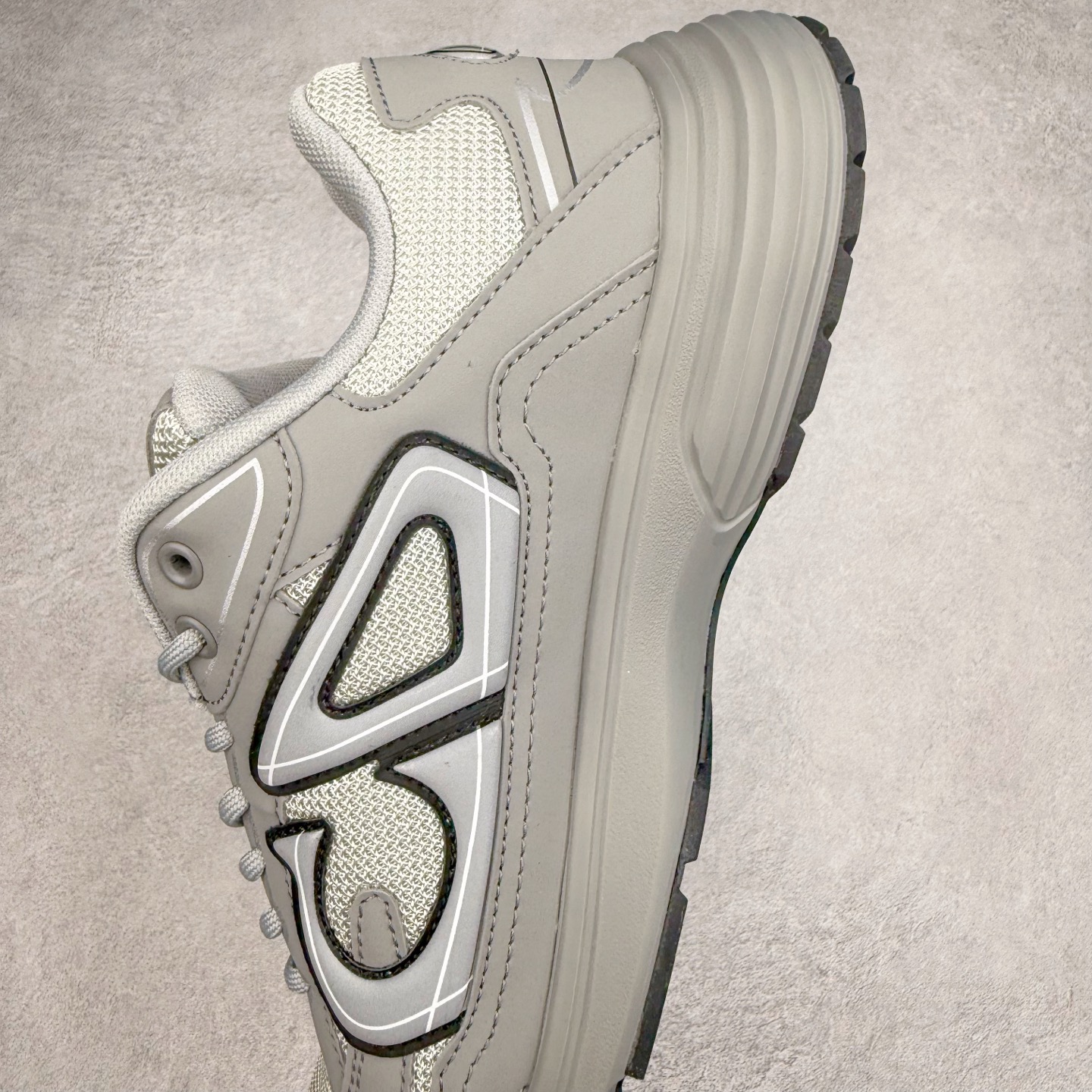 图片[7]-＃福利特价 Dior B30 迪奥网眼织物低帮运动休闲鞋 该款系列采用黑网色眼织物白和色科技料面精心制 作饰以反光“CD30”图形标志 外格轻盈的刻雕效果橡胶鞋搭底配标志性点的缀提升格调 内弹部力细节塑造想理的舒适穿着体验可与各休式闲造型配搭 彰显尚时现代的运风动范 尺码：36 37 35 39 40 41 42 43 44 45-选品中心