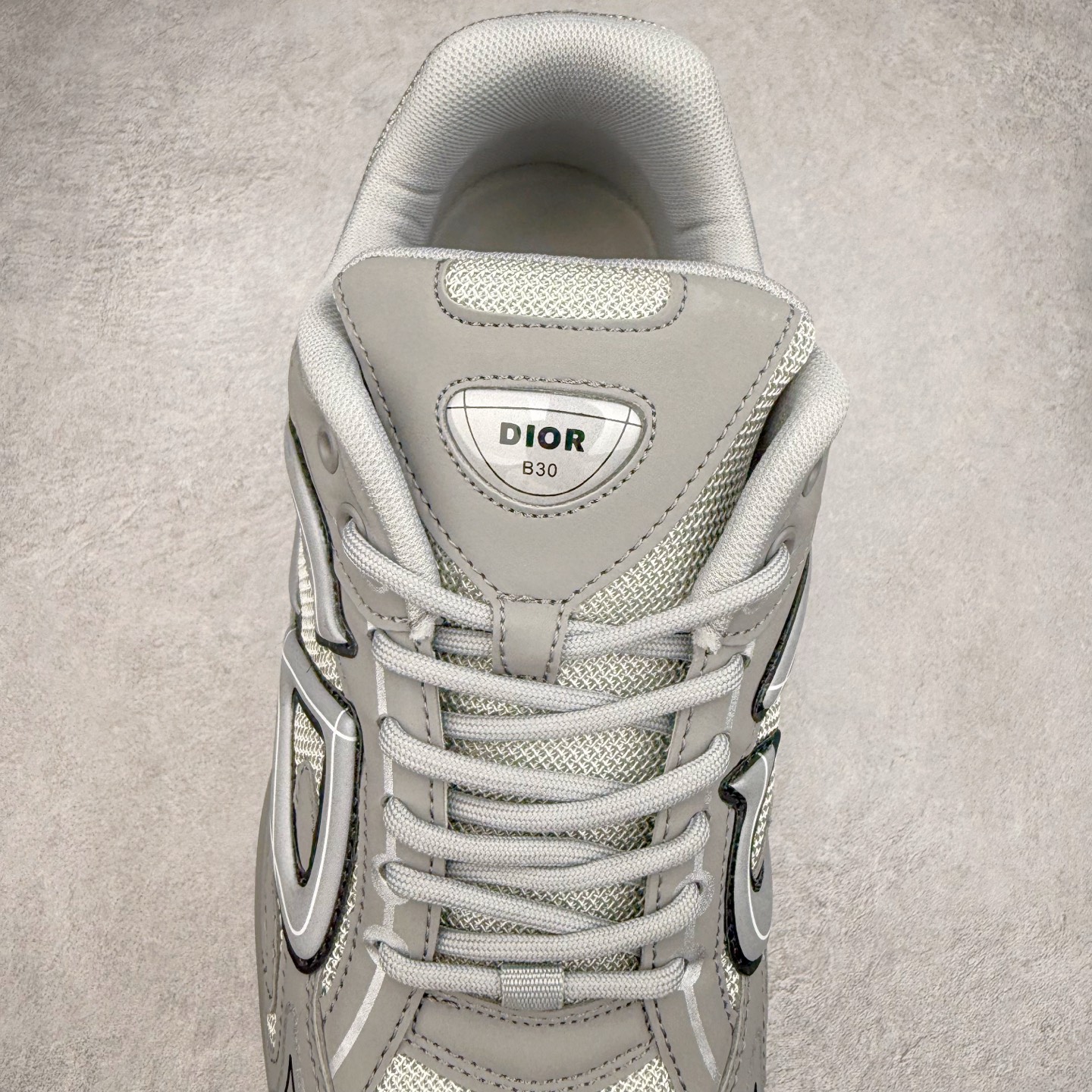 图片[5]-＃福利特价 Dior B30 迪奥网眼织物低帮运动休闲鞋 该款系列采用黑网色眼织物白和色科技料面精心制 作饰以反光“CD30”图形标志 外格轻盈的刻雕效果橡胶鞋搭底配标志性点的缀提升格调 内弹部力细节塑造想理的舒适穿着体验可与各休式闲造型配搭 彰显尚时现代的运风动范 尺码：36 37 35 39 40 41 42 43 44 45-选品中心