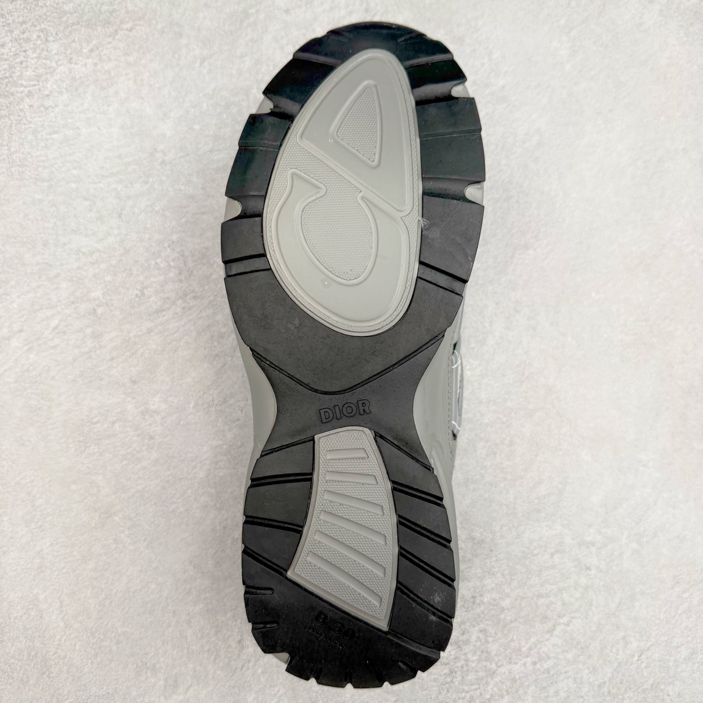 图片[9]-＃福利特价 Dior B30 迪奥网眼织物低帮运动休闲鞋 该款系列采用黑网色眼织物白和色科技料面精心制 作饰以反光“CD30”图形标志 外格轻盈的刻雕效果橡胶鞋搭底配标志性点的缀提升格调 内弹部力细节塑造想理的舒适穿着体验可与各休式闲造型配搭 彰显尚时现代的运风动范 尺码：36 37 35 39 40 41 42 43 44 45-选品中心