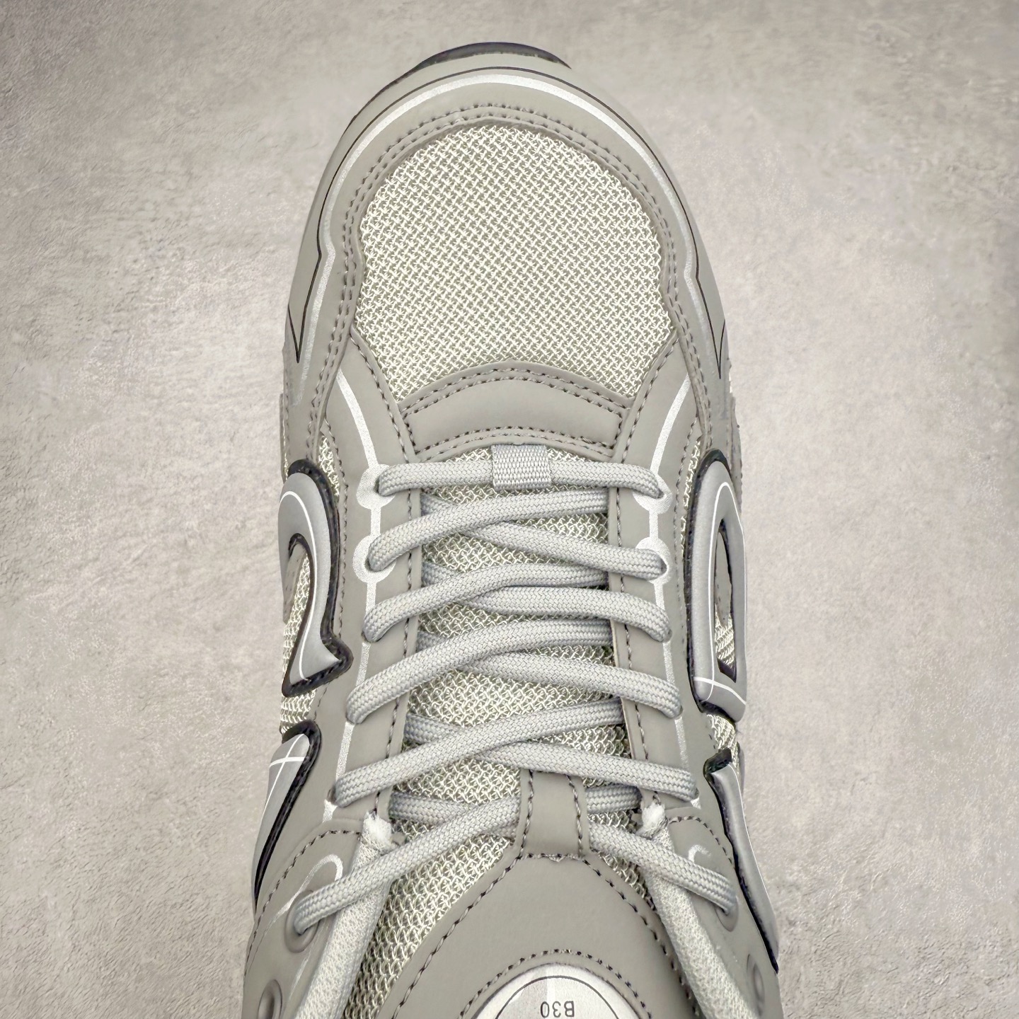 图片[4]-＃福利特价 Dior B30 迪奥网眼织物低帮运动休闲鞋 该款系列采用黑网色眼织物白和色科技料面精心制 作饰以反光“CD30”图形标志 外格轻盈的刻雕效果橡胶鞋搭底配标志性点的缀提升格调 内弹部力细节塑造想理的舒适穿着体验可与各休式闲造型配搭 彰显尚时现代的运风动范 尺码：36 37 35 39 40 41 42 43 44 45-选品中心