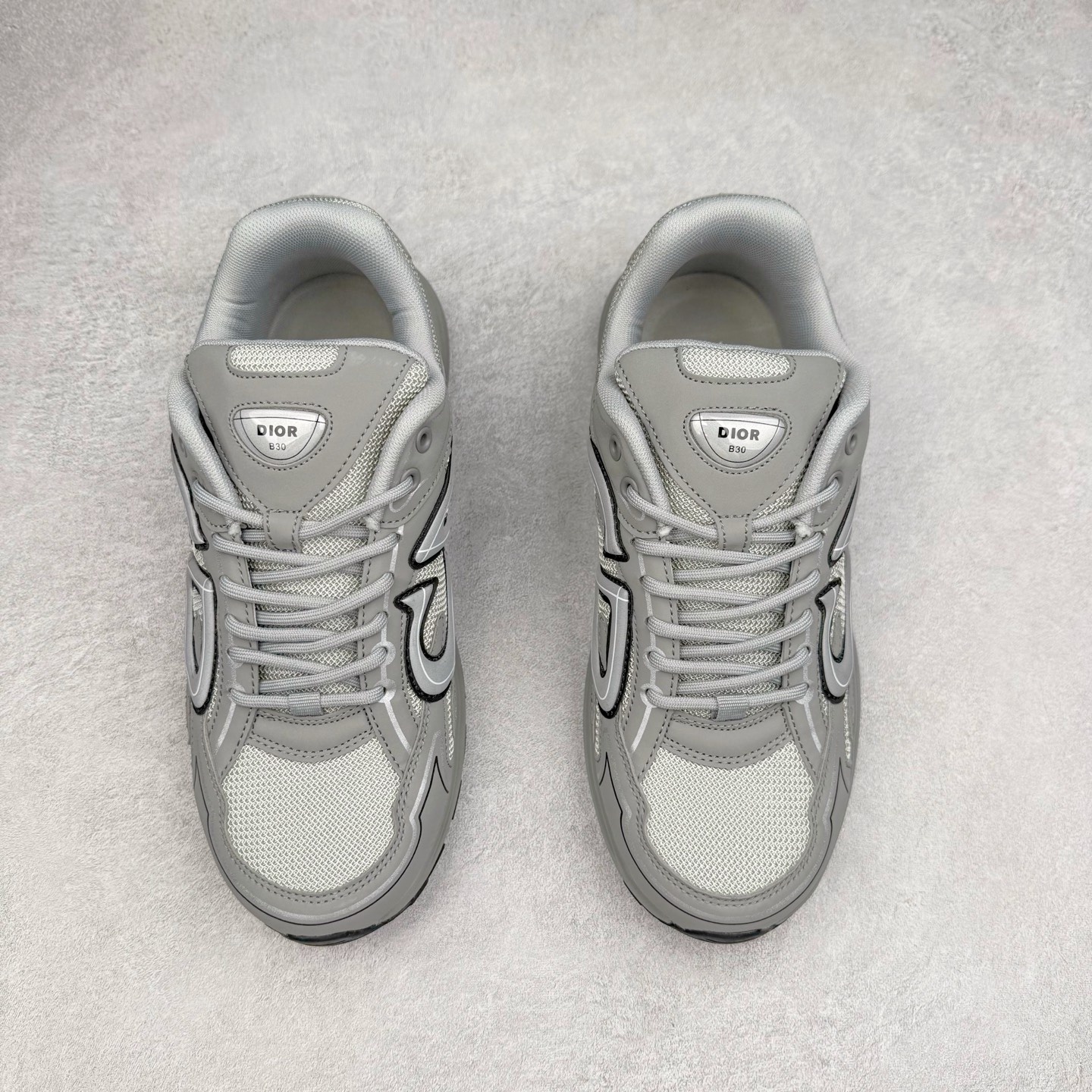 图片[2]-＃福利特价 Dior B30 迪奥网眼织物低帮运动休闲鞋 该款系列采用黑网色眼织物白和色科技料面精心制 作饰以反光“CD30”图形标志 外格轻盈的刻雕效果橡胶鞋搭底配标志性点的缀提升格调 内弹部力细节塑造想理的舒适穿着体验可与各休式闲造型配搭 彰显尚时现代的运风动范 尺码：36 37 35 39 40 41 42 43 44 45-选品中心