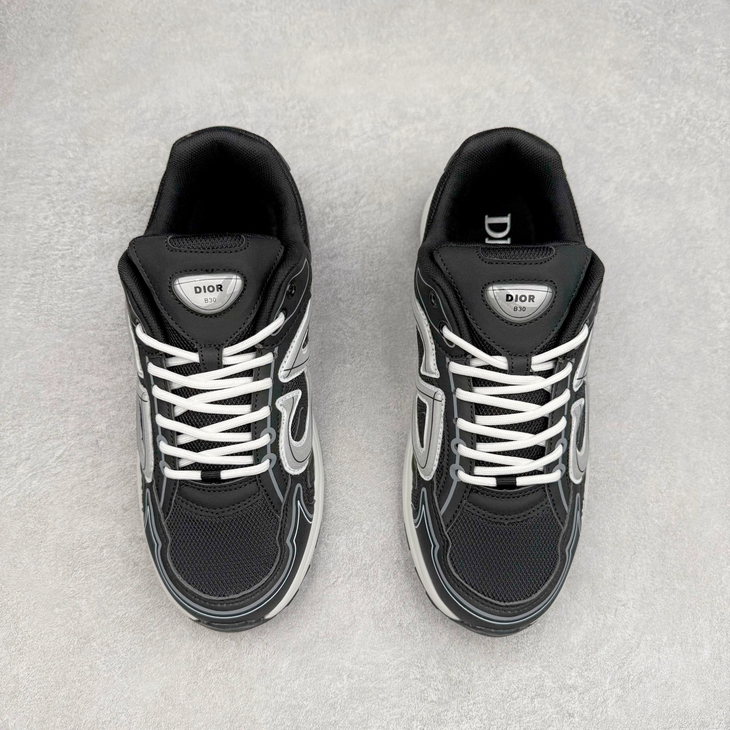 图片[2]-＃福利特价 Dior B30 迪奥网眼织物低帮运动休闲鞋 该款系列采用黑网色眼织物白和色科技料面精心制 作饰以反光“CD30”图形标志 外格轻盈的刻雕效果橡胶鞋搭底配标志性点的缀提升格调 内弹部力细节塑造想理的舒适穿着体验可与各休式闲造型配搭 彰显尚时现代的运风动范 尺码：36 37 35 39 40 41 42 43 44 45-选品中心