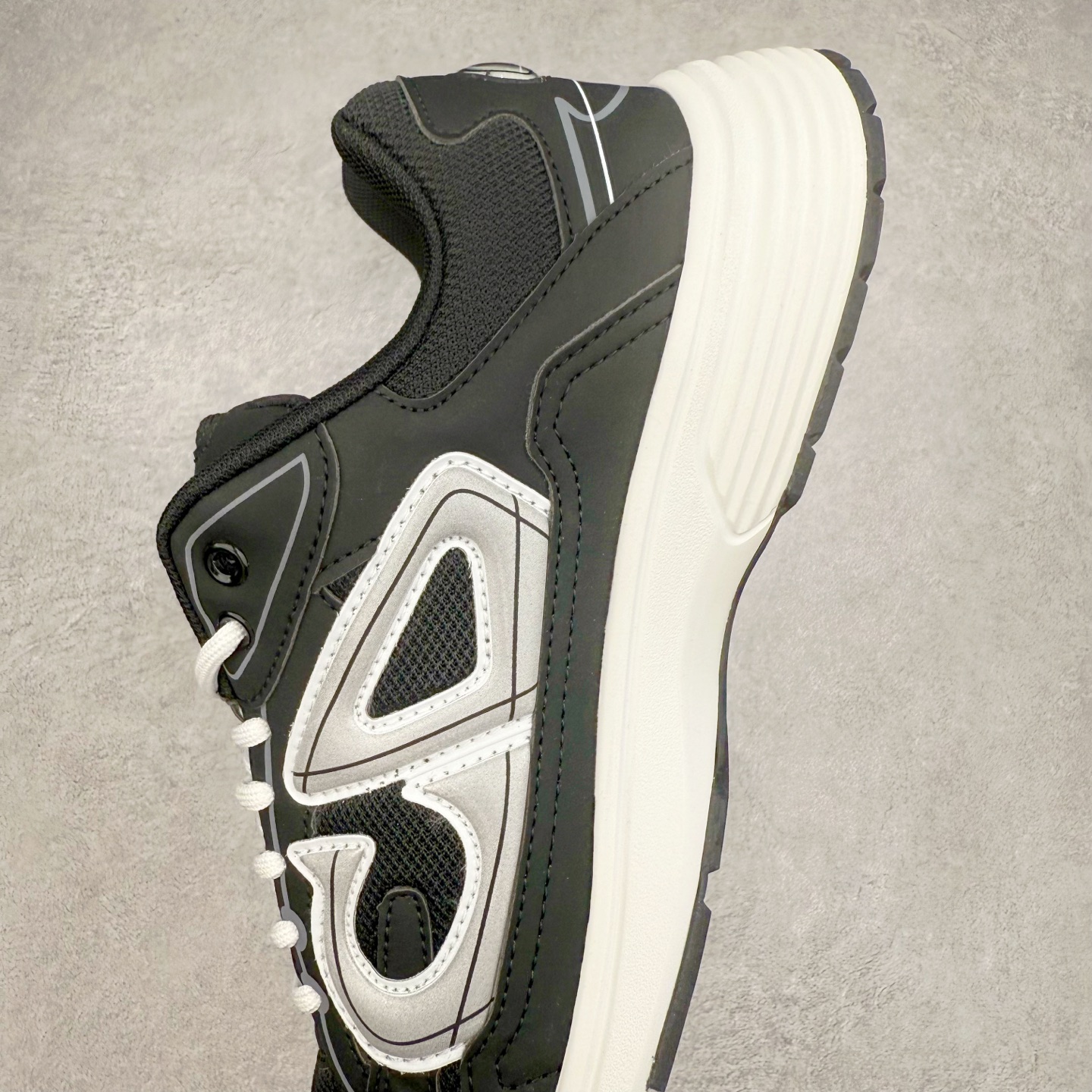 图片[7]-＃福利特价 Dior B30 迪奥网眼织物低帮运动休闲鞋 该款系列采用黑网色眼织物白和色科技料面精心制 作饰以反光“CD30”图形标志 外格轻盈的刻雕效果橡胶鞋搭底配标志性点的缀提升格调 内弹部力细节塑造想理的舒适穿着体验可与各休式闲造型配搭 彰显尚时现代的运风动范 尺码：36 37 35 39 40 41 42 43 44 45-选品中心