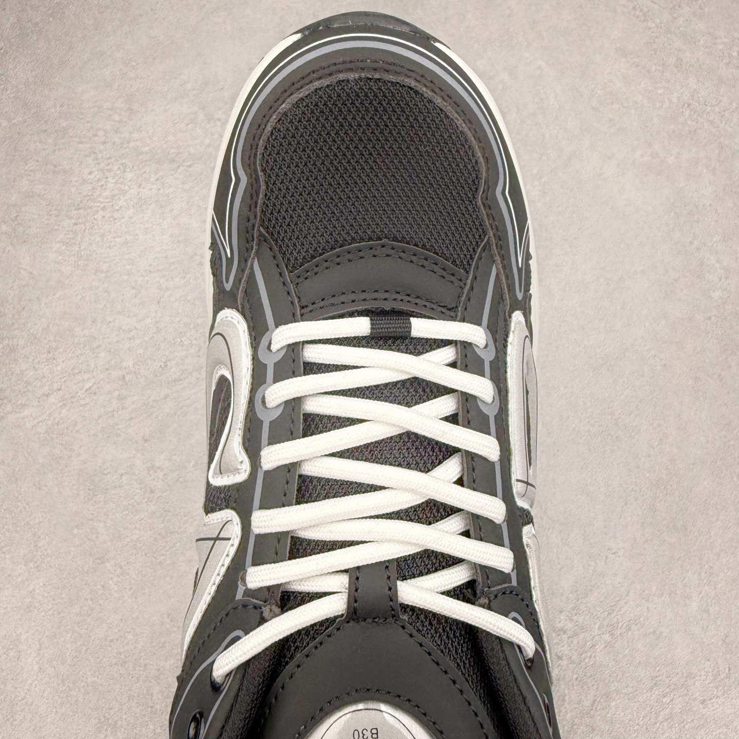 图片[4]-＃福利特价 Dior B30 迪奥网眼织物低帮运动休闲鞋 该款系列采用黑网色眼织物白和色科技料面精心制 作饰以反光“CD30”图形标志 外格轻盈的刻雕效果橡胶鞋搭底配标志性点的缀提升格调 内弹部力细节塑造想理的舒适穿着体验可与各休式闲造型配搭 彰显尚时现代的运风动范 尺码：36 37 35 39 40 41 42 43 44 45-选品中心