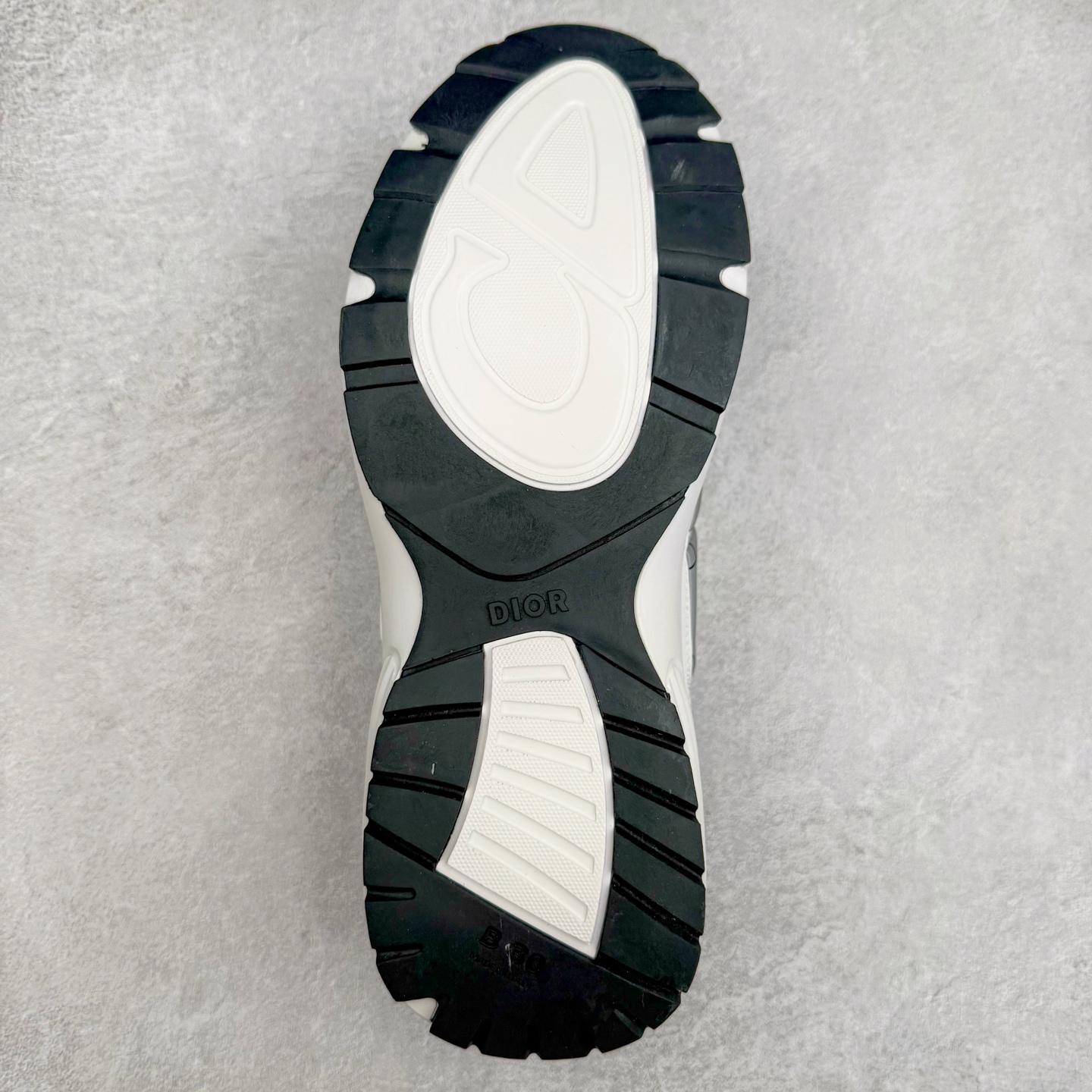 图片[9]-＃福利特价 Dior B30 迪奥网眼织物低帮运动休闲鞋 该款系列采用黑网色眼织物白和色科技料面精心制 作饰以反光“CD30”图形标志 外格轻盈的刻雕效果橡胶鞋搭底配标志性点的缀提升格调 内弹部力细节塑造想理的舒适穿着体验可与各休式闲造型配搭 彰显尚时现代的运风动范 尺码：36 37 35 39 40 41 42 43 44 45-选品中心
